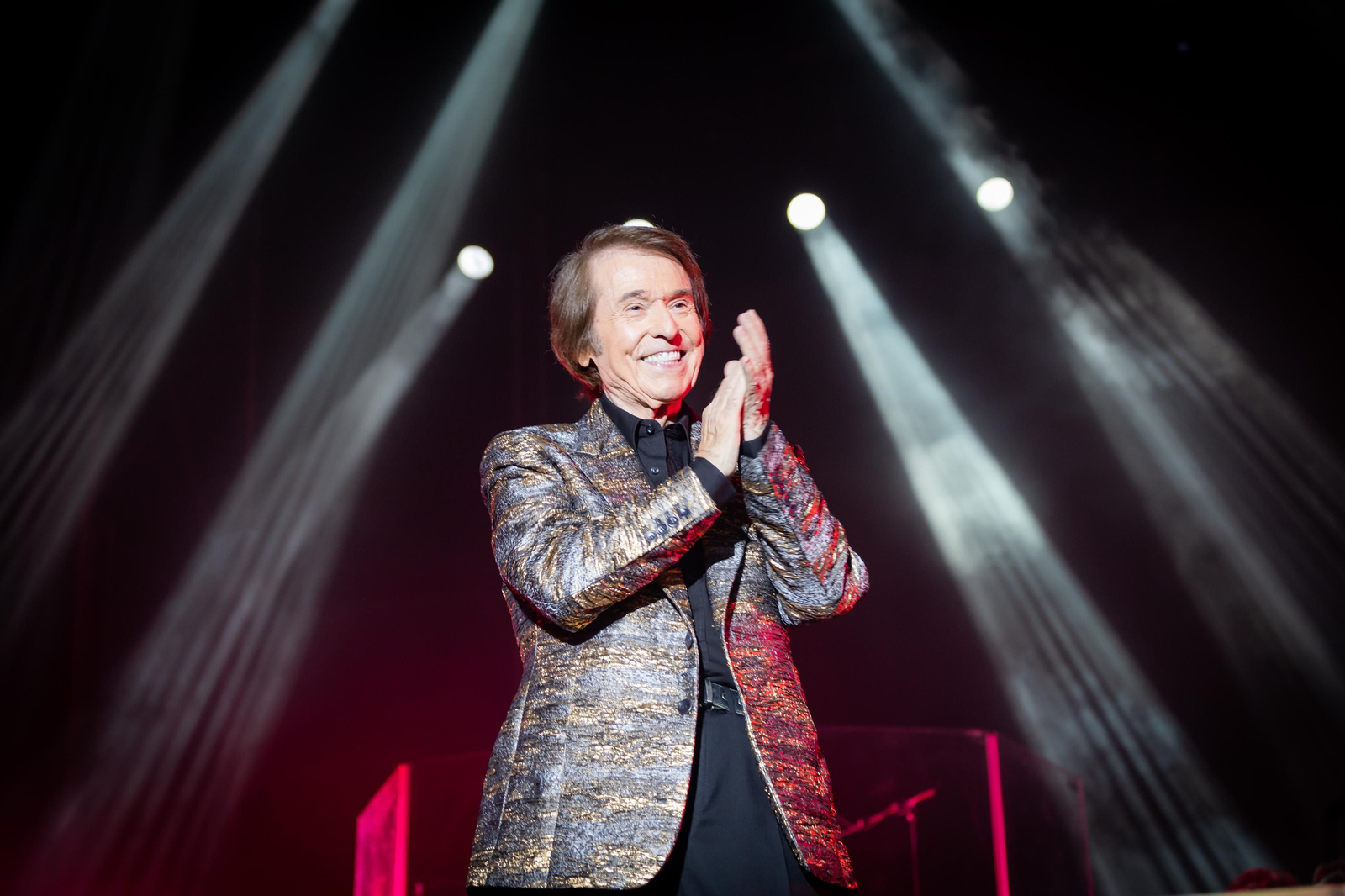 Imágenes de la actuación de Raphael en el Concert Music