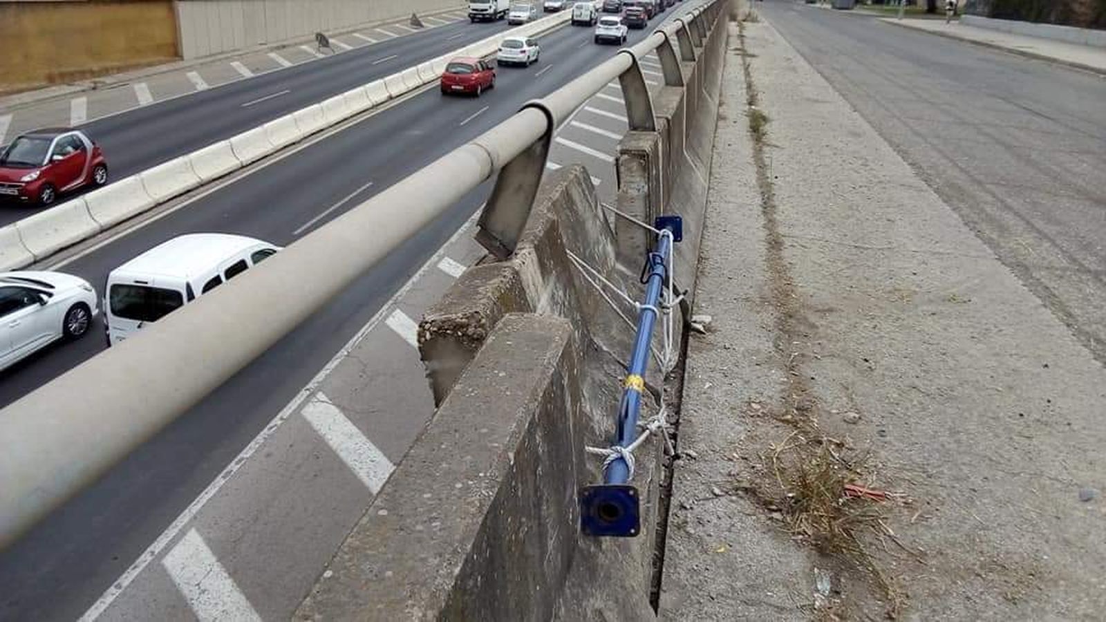La "chapuza" denunciada por Adelante Sevilla en la Ronda Urbana Norte.