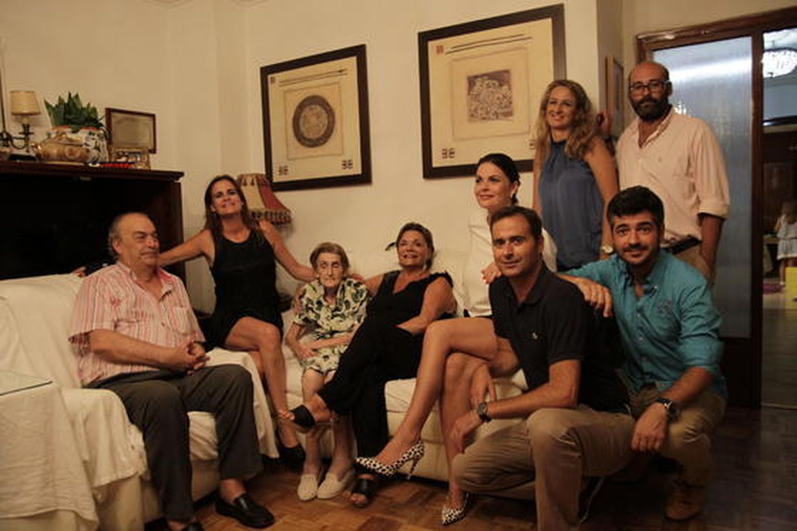Evaristo y Pelu Maira, Maruja Paradela, Nieves González, Isabel Maira, Evaristo Maira, Esther Reyes, Fabián Vidal y Damián Rial.  Foto: Ignacio Casas de Ciria