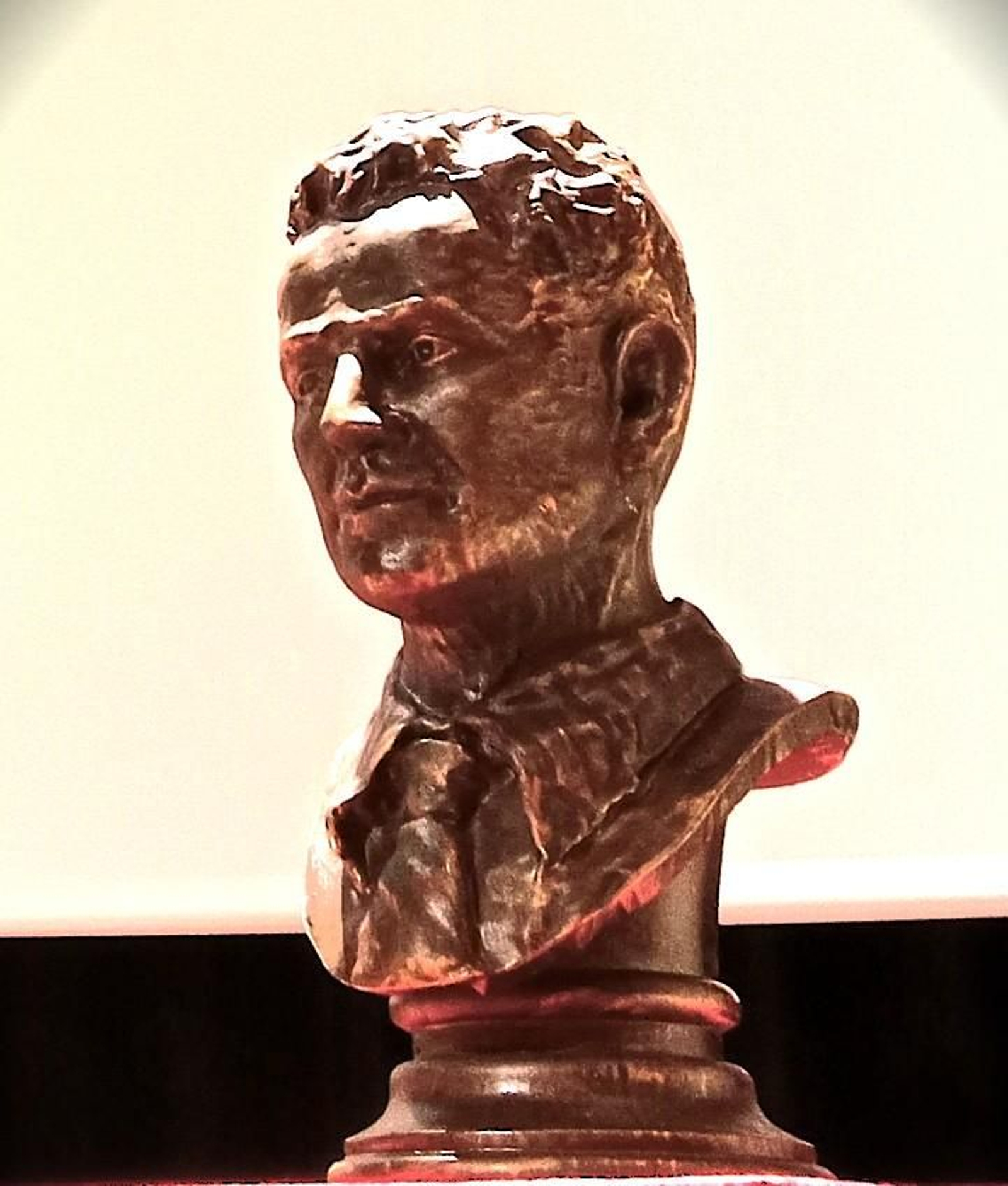 Busto de Antonio Bey Olvera, en San Fernando