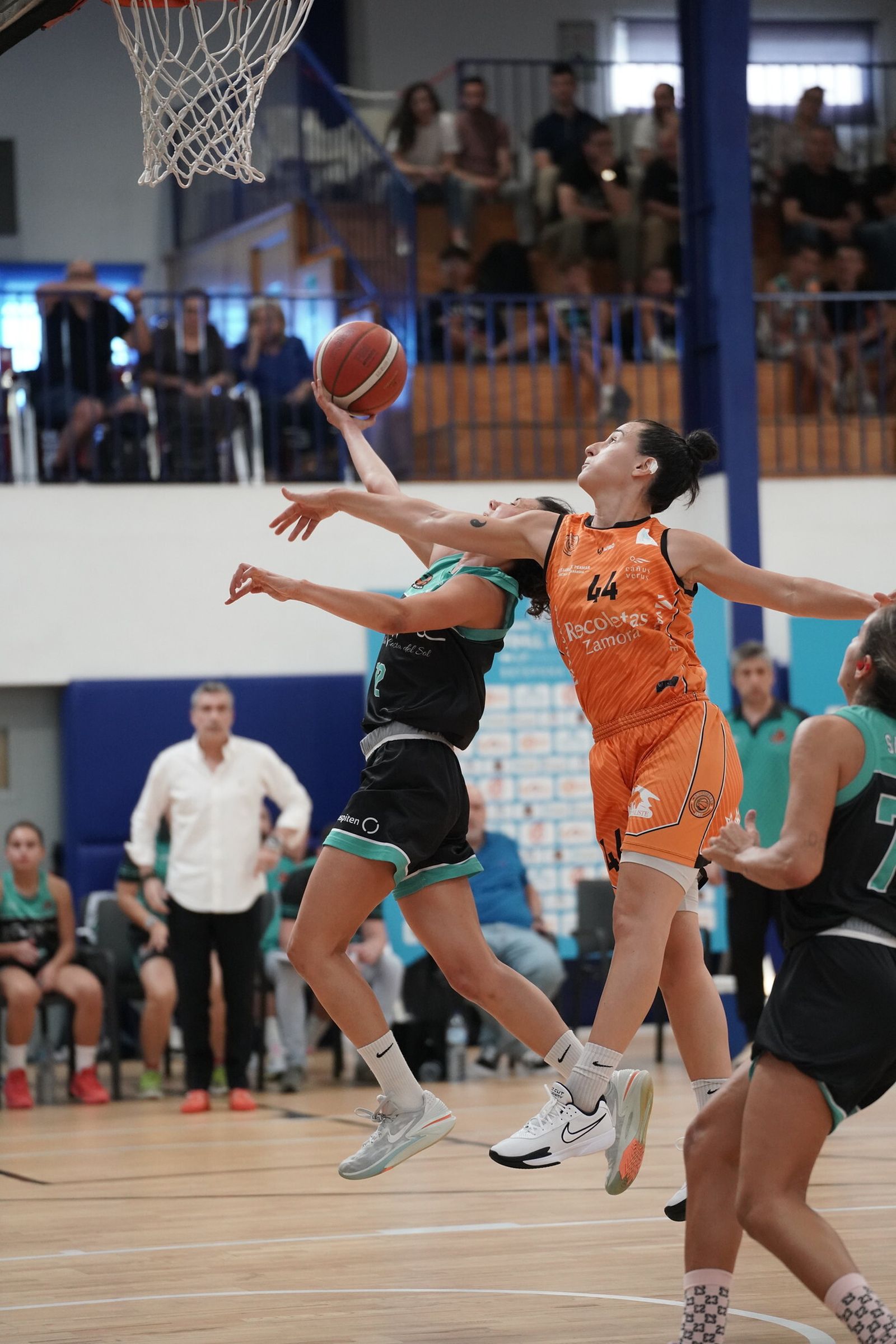 Ambientazo en Estepona para la Final Four de ascenso a Liga Femenina