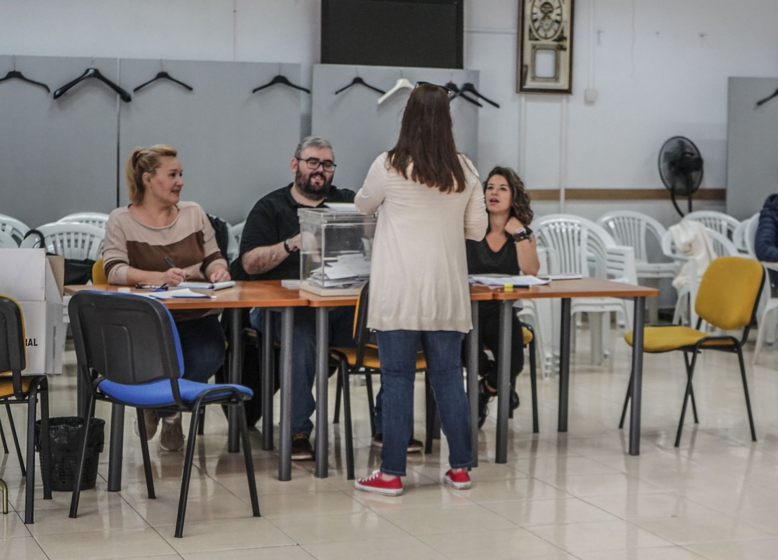 Fotos: así está votando Granada en el inicio de las elecciones municipales 2023