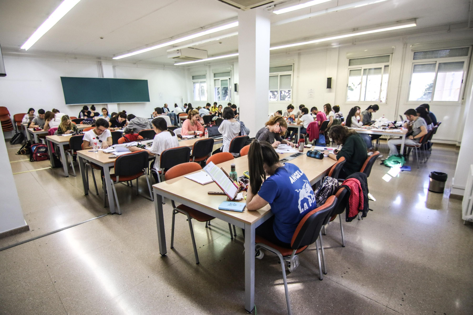 Sala de estudio de la Facultad de Ciencias Políticas de la UGR.