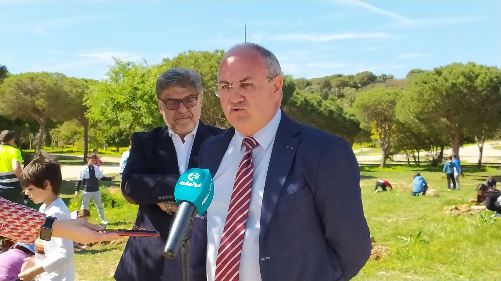 Así ha sido la plantación de árboles en el Cerro por alumnos del colegio Camposoto