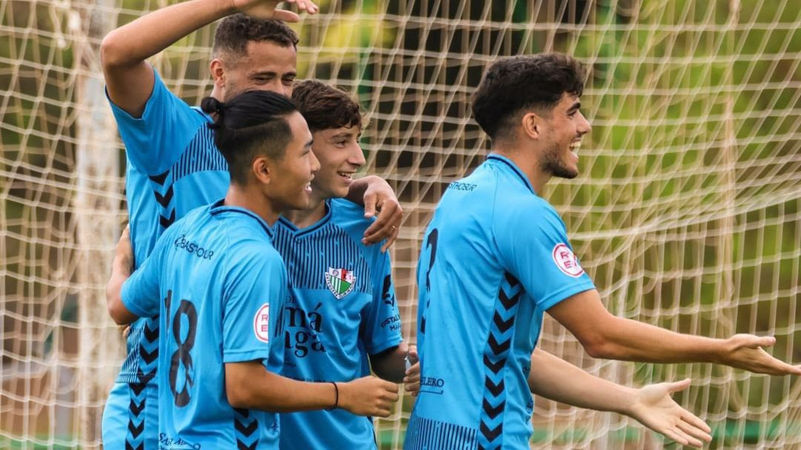 El Antequera CF celebra un gol durante pretemporada.