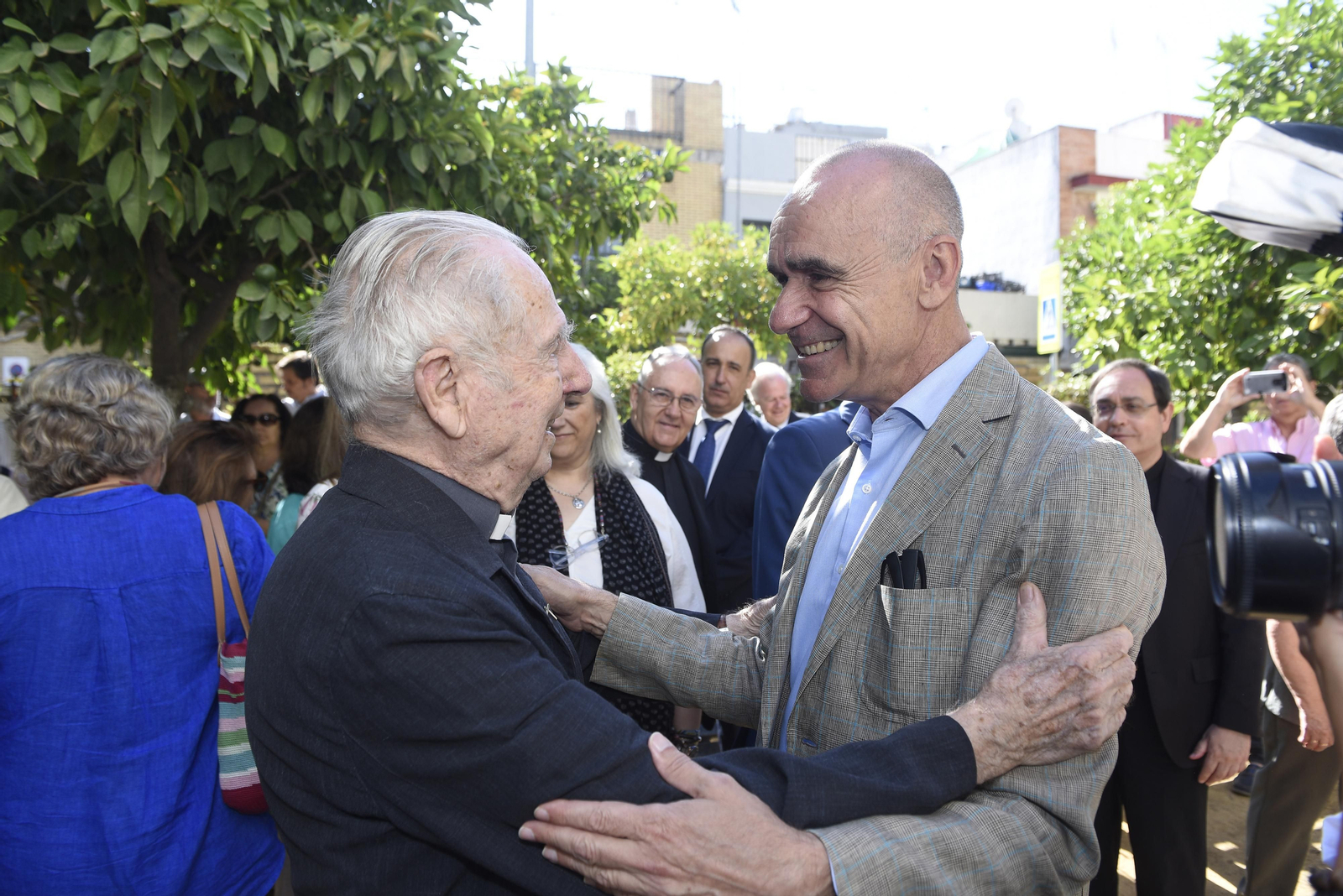 Las imágenes de la inauguración de los jardines del párroco D. Pedro Ybarra