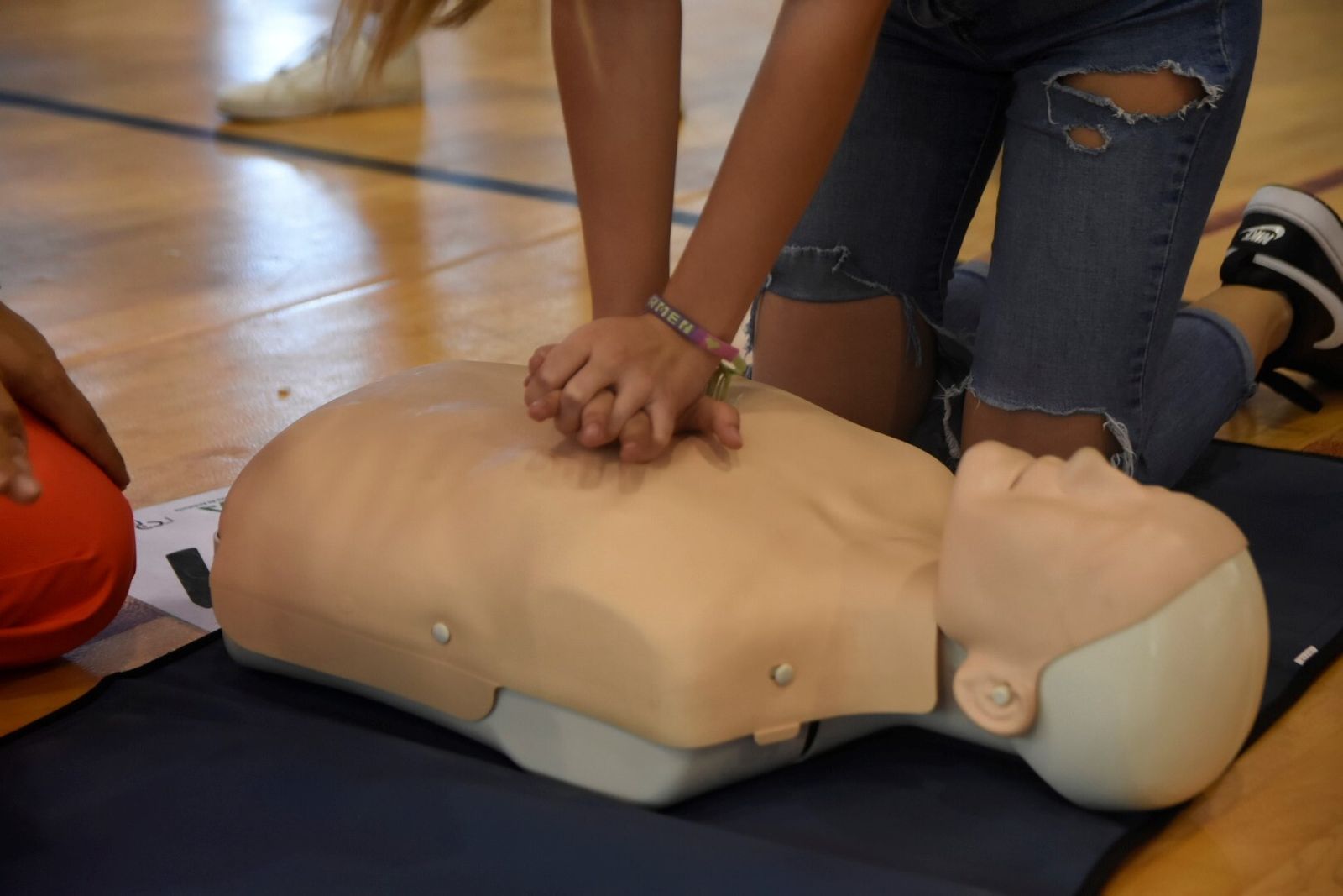 Las jornadas de formación en reanimación cardiopulmonar celebradas en el instituto Fidiana de Córdoba, en imágenes