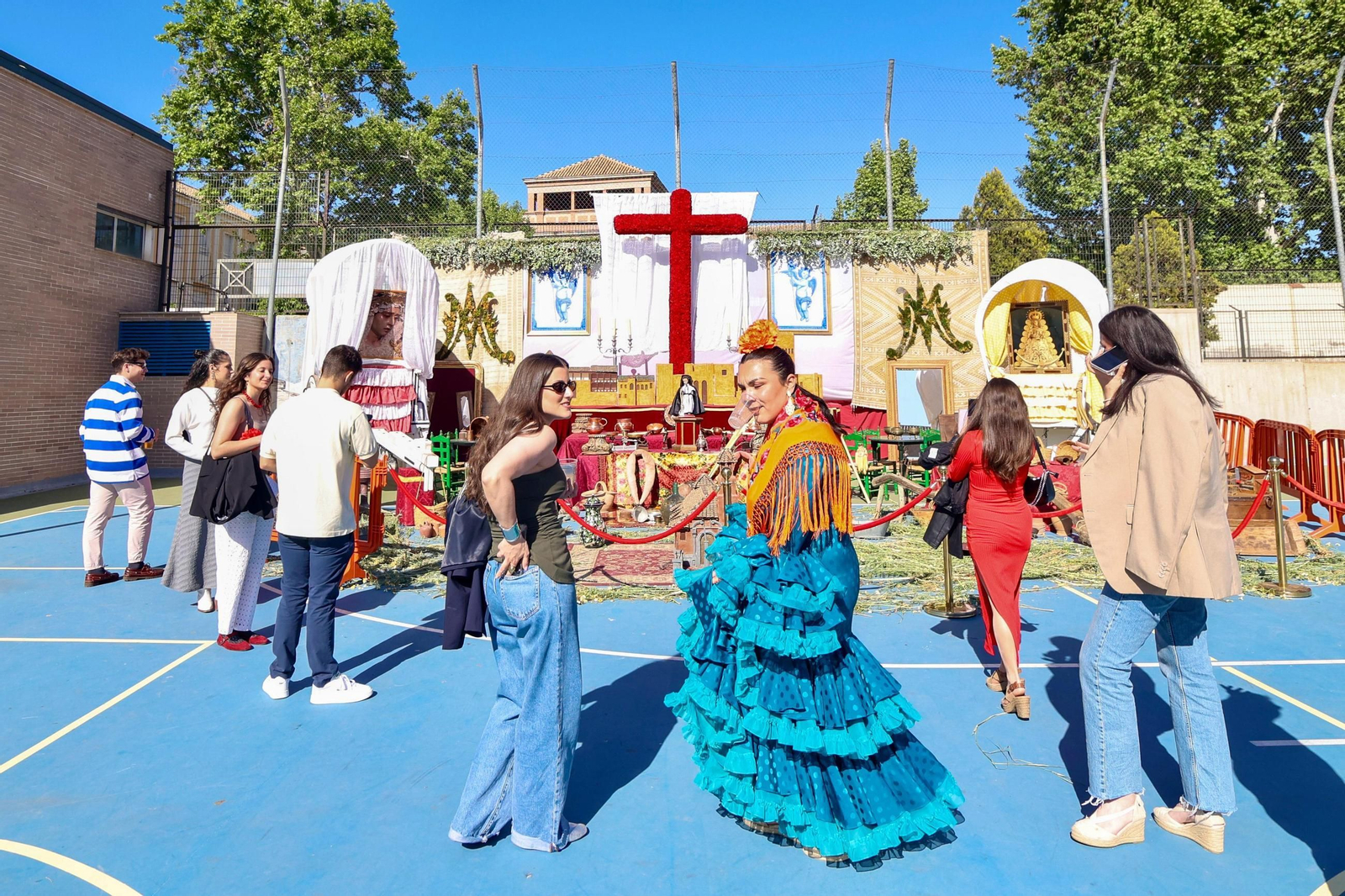 Búscate en las mejores fotos de las Cruces en Granada