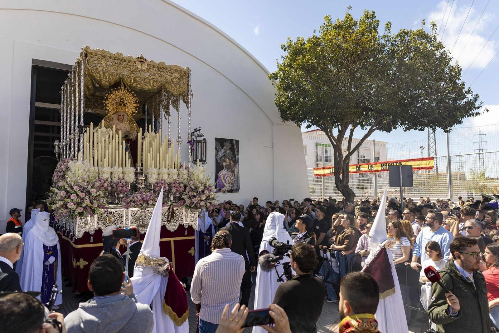 En imágenes, Gran Poder adeanta su salida y recorta su recorrido en el Miércoles Santo de la Semana Santa 2025 de San Fernando