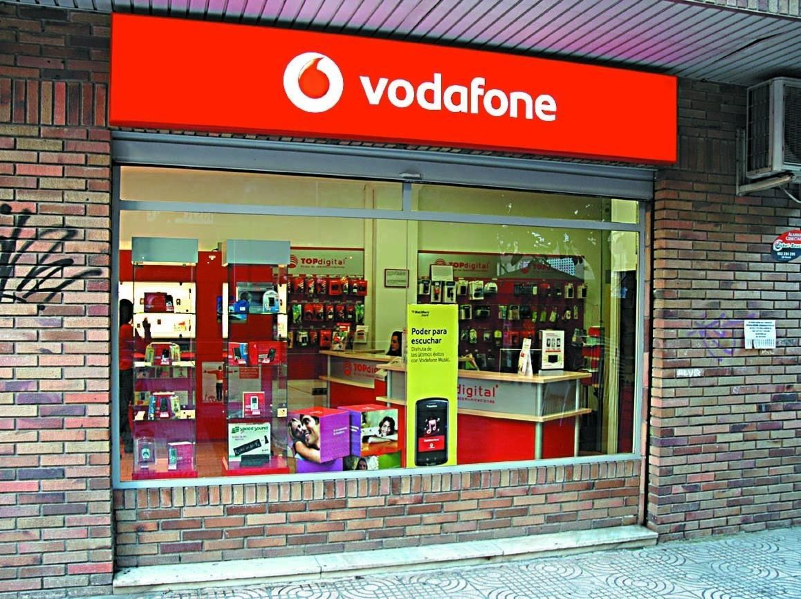 Vodafone creará 600 puestos de trabajo en Málaga a raíz de la apertura de esta sede