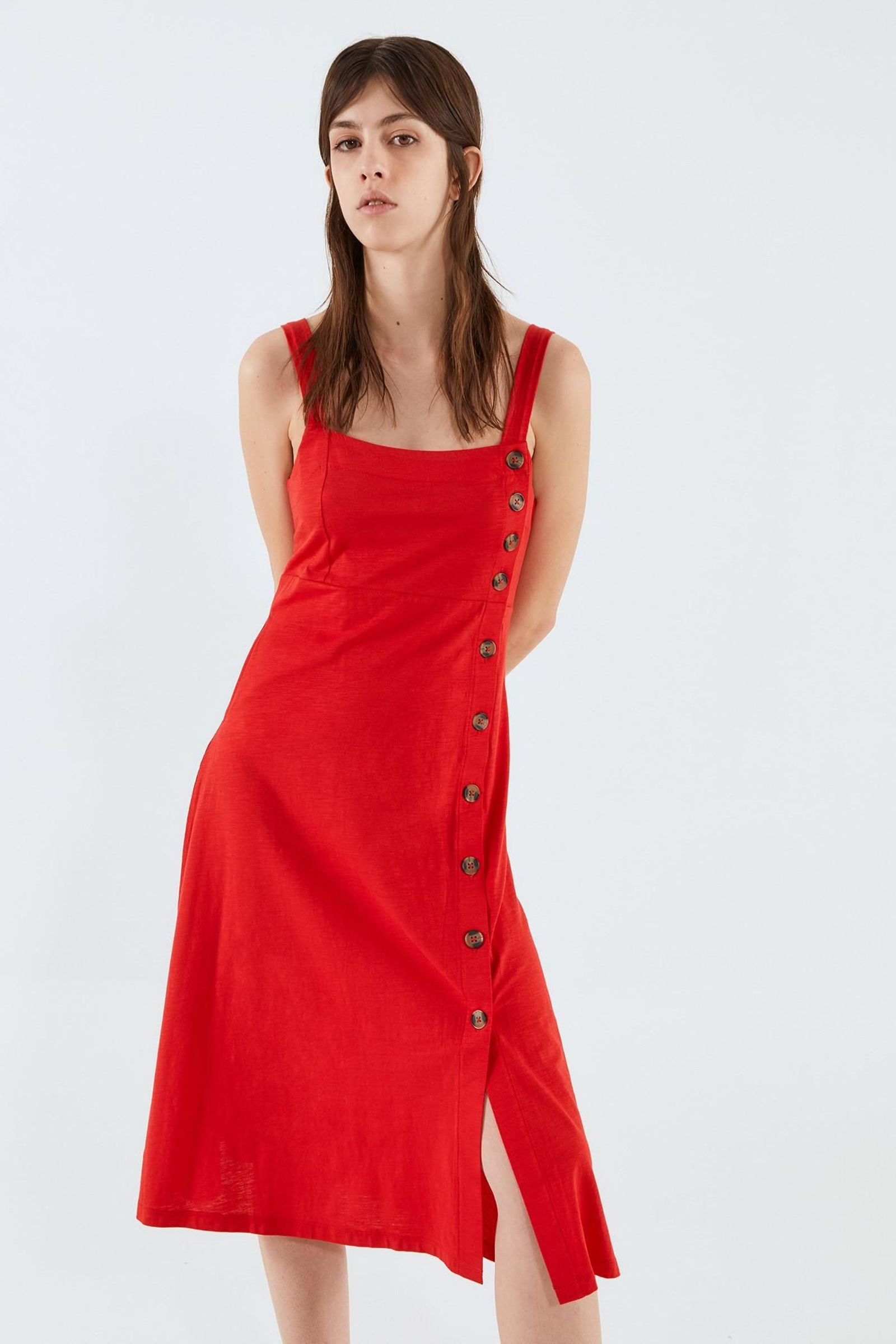 Los 20 vestidos que demuestran que el rojo es el color de la temporada