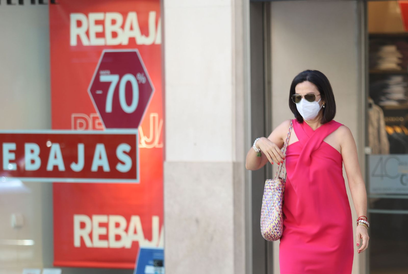 Imágenes de las rebajas de verano en la nueva normalidad