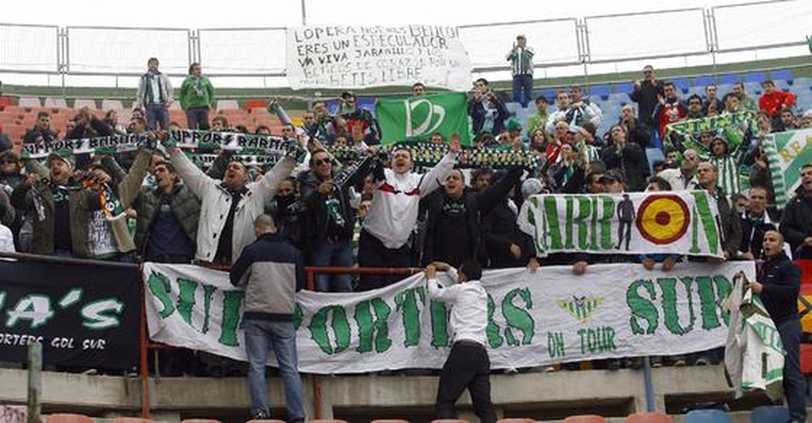 El equipo verdiblanco no puede sacar adelante los partidos lejos del Manuel Ruiz de Lopera. / LOF