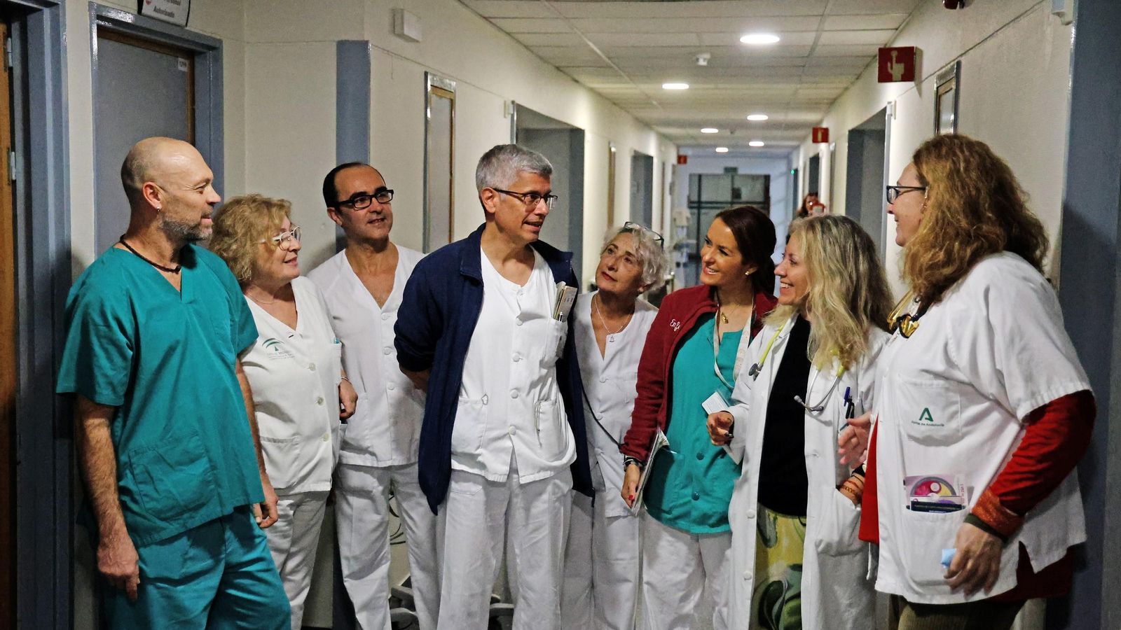 Parte del equipo de Medicina Interna en los pasillos del centro hospitalario. Parte del equipo de Medicina Interna en los pasillos del centro hospitalario.