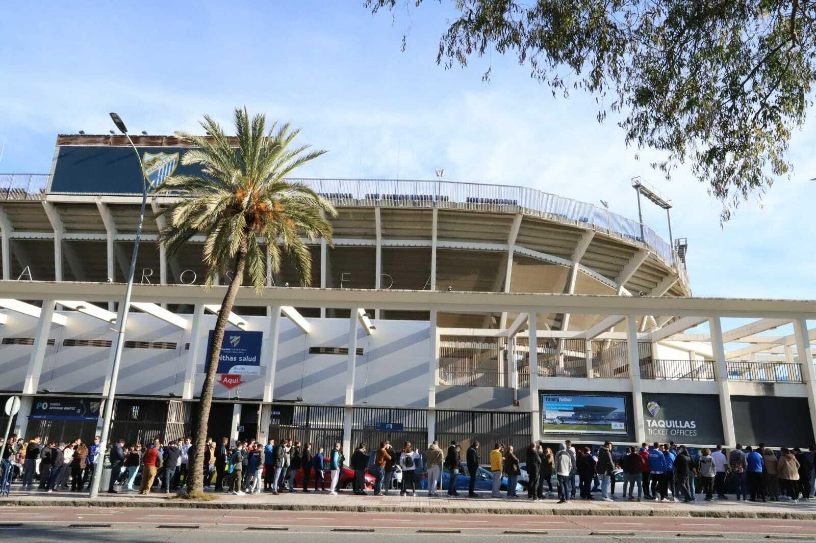Las fotos de las colas para el Granada - Málaga CF
