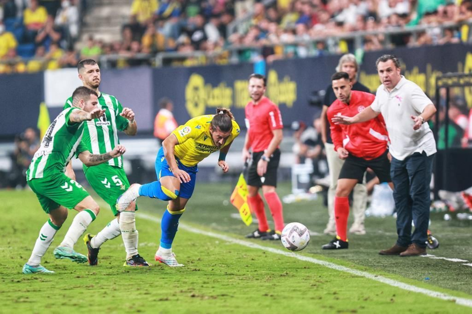 El partido del Cádiz C.F.-Real Betis, en imágenes
