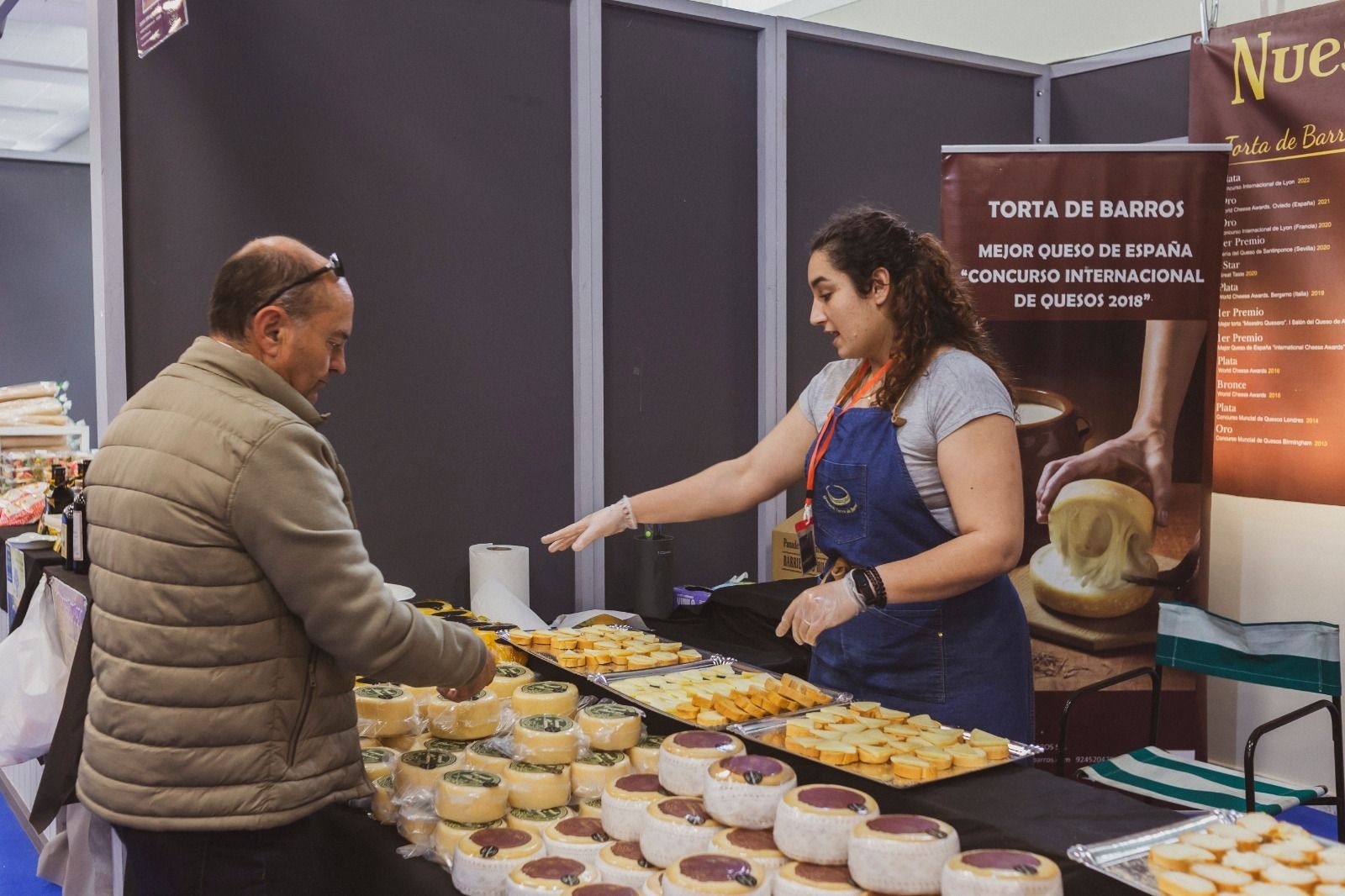 Un recorrido en imágenes por la Feria del Queso de Los Pedroches en Hinojosa del Duque