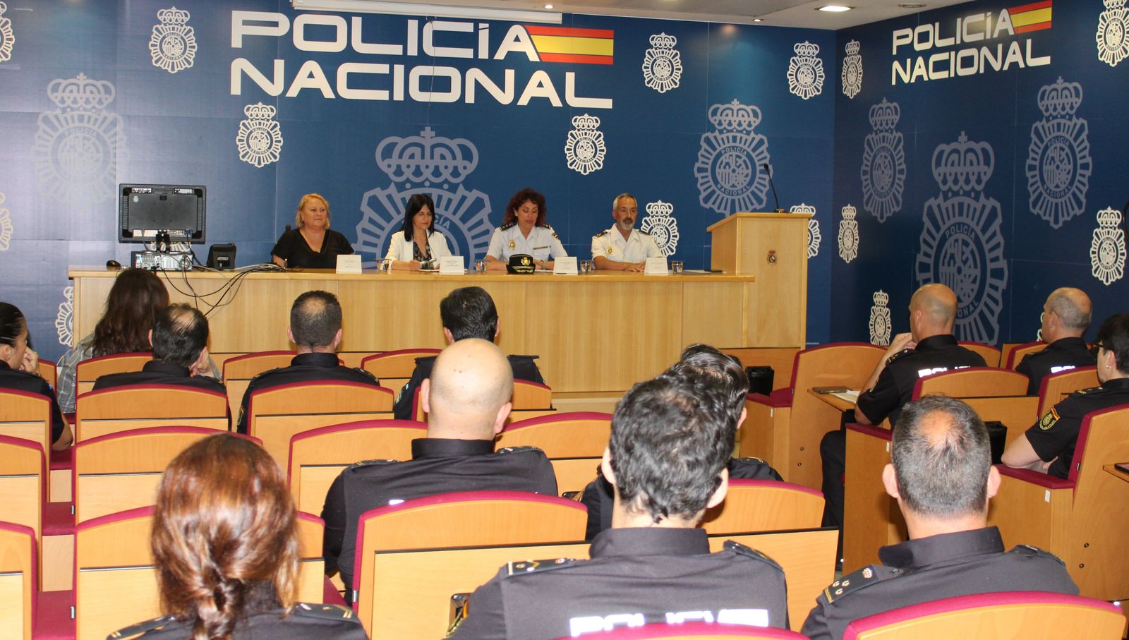 Policías de Granada, Motril y Baza se forman en atención a la violencia de género