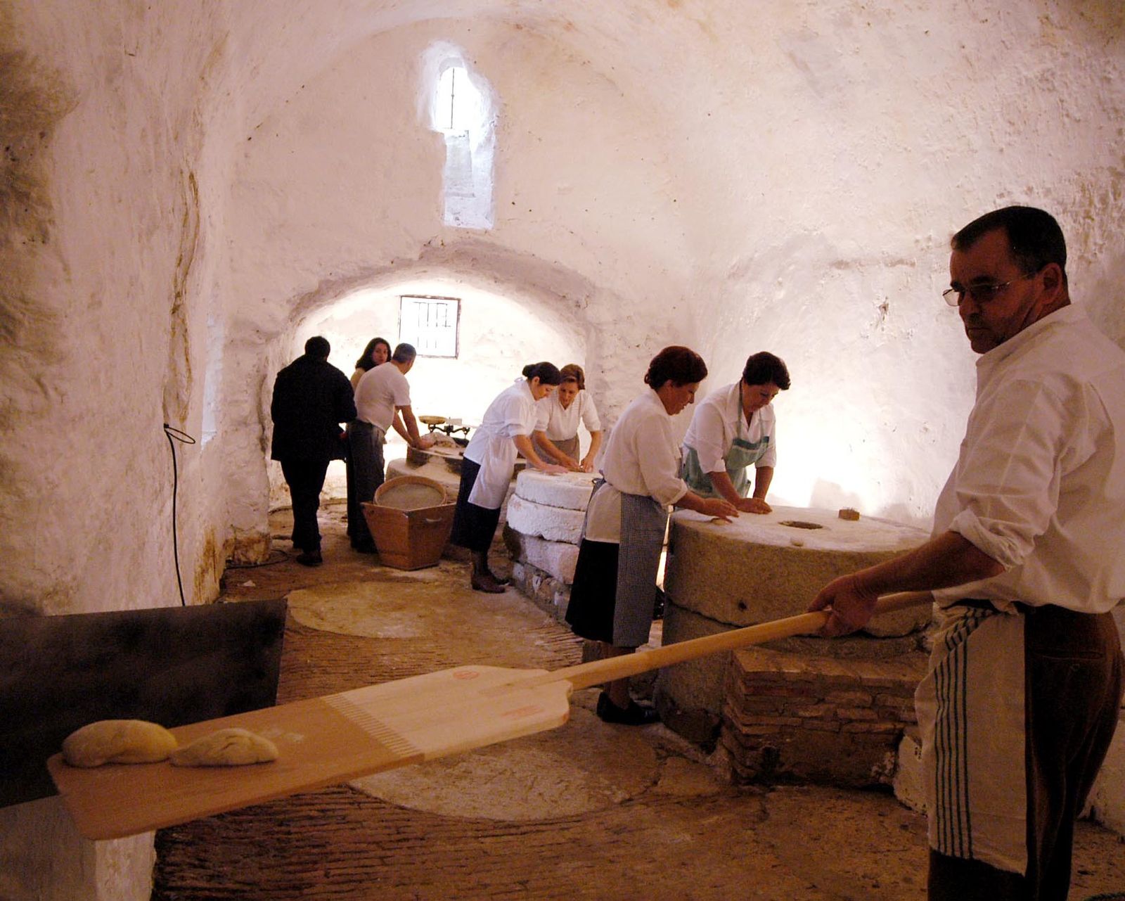 Elaboración artesanal del pan en Alcalá de Guadaíra.