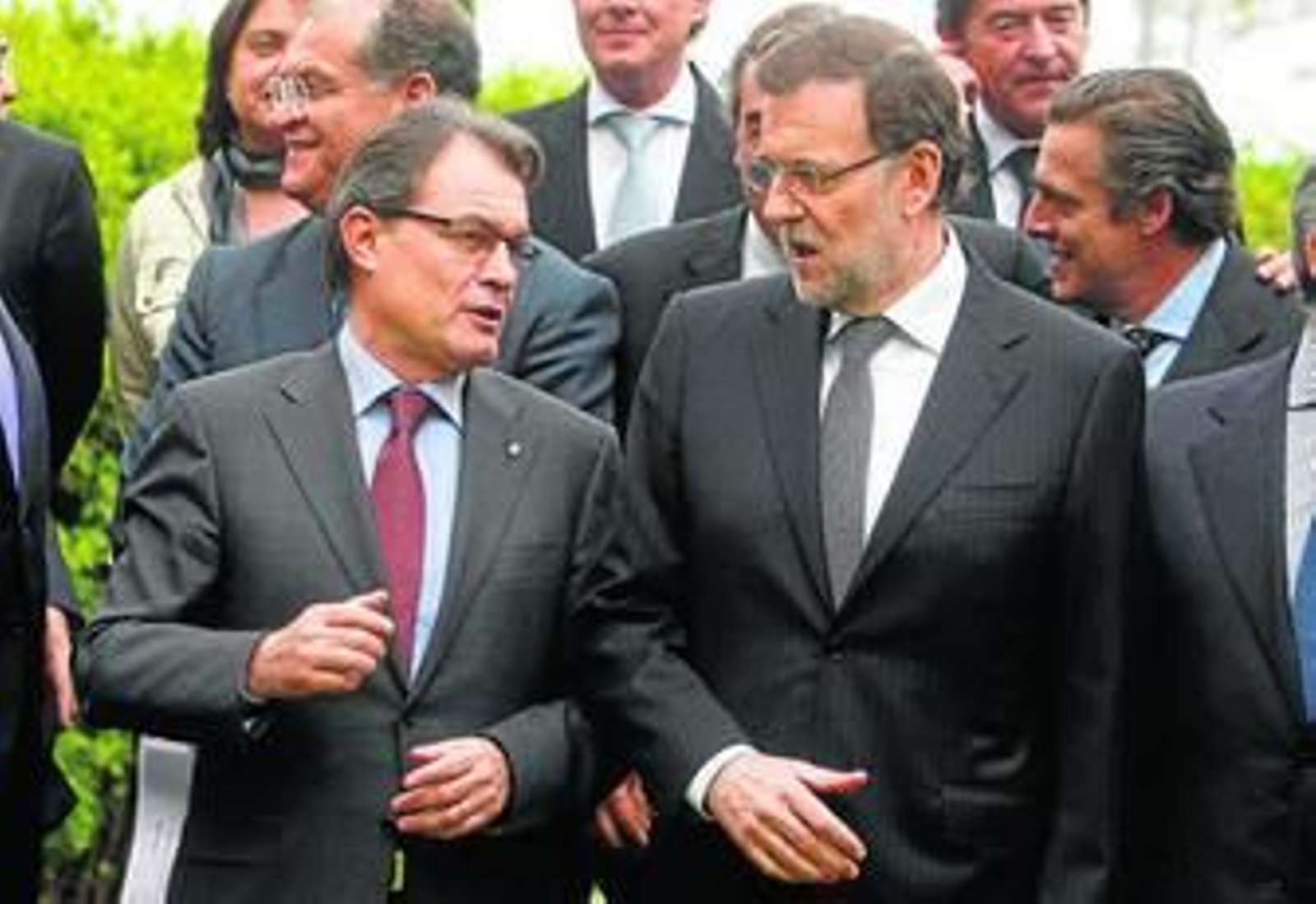 Artur Mas y Mariano Rajoy conversan ayer en Barcelona antes de un acto con empresarios del sector automovilístico.
