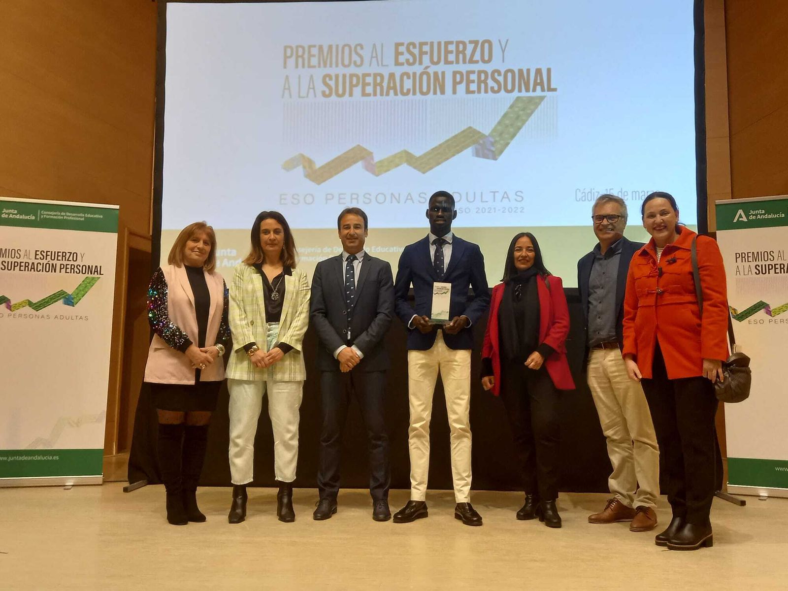 Juan José Tristancho y Elhadi Medoune galardonados por su brillante esfuerzo en la ESO para adultos