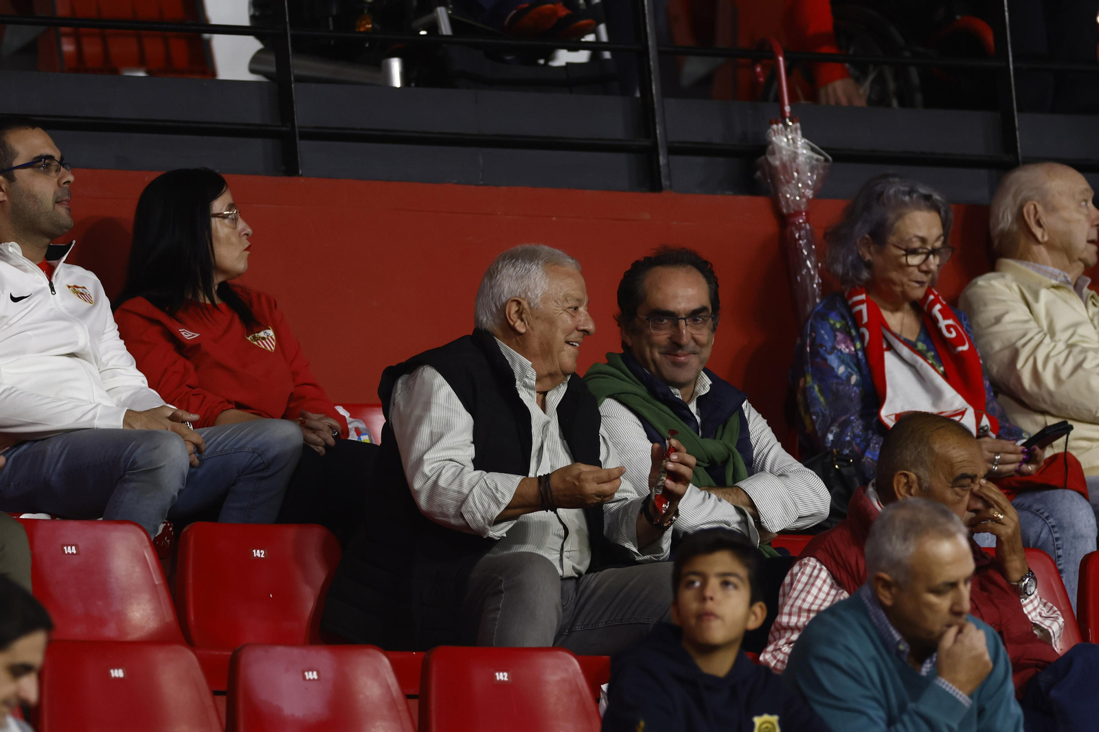 Búscate en las fotos del Sevilla FC-Real Sociedad