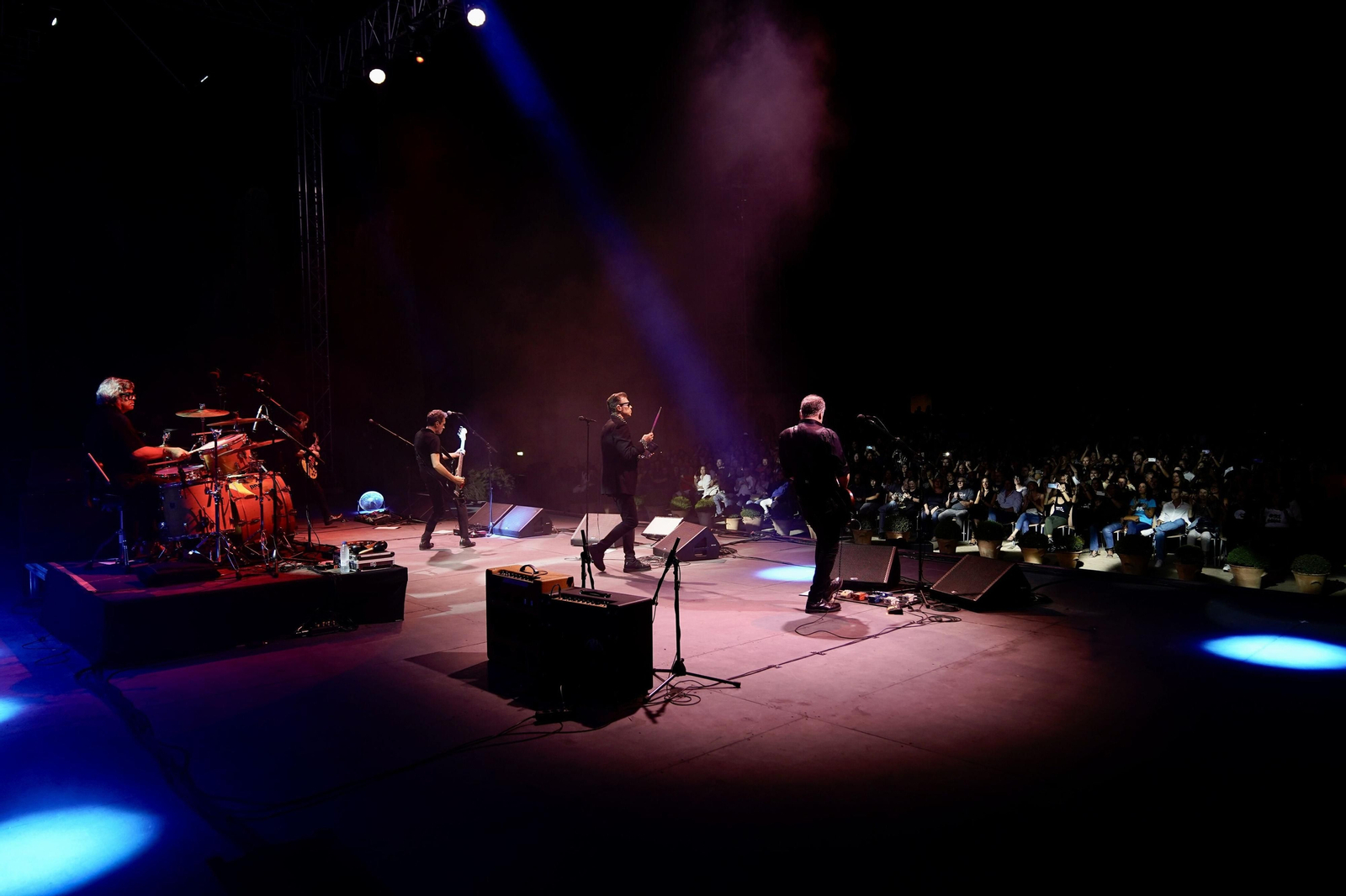 Los 091 inundan de rock y música el Teatro del Generalife