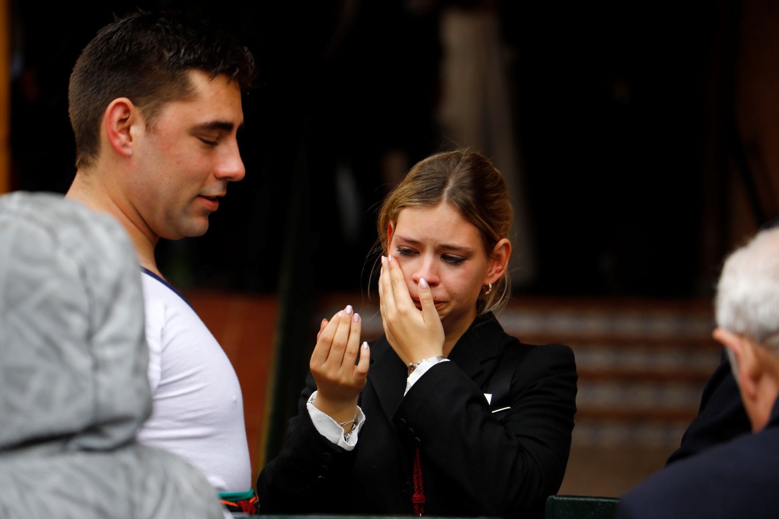 La lluvia frustra la salida de la hermandad de la Estrella el Lunes Santo, en imágenes