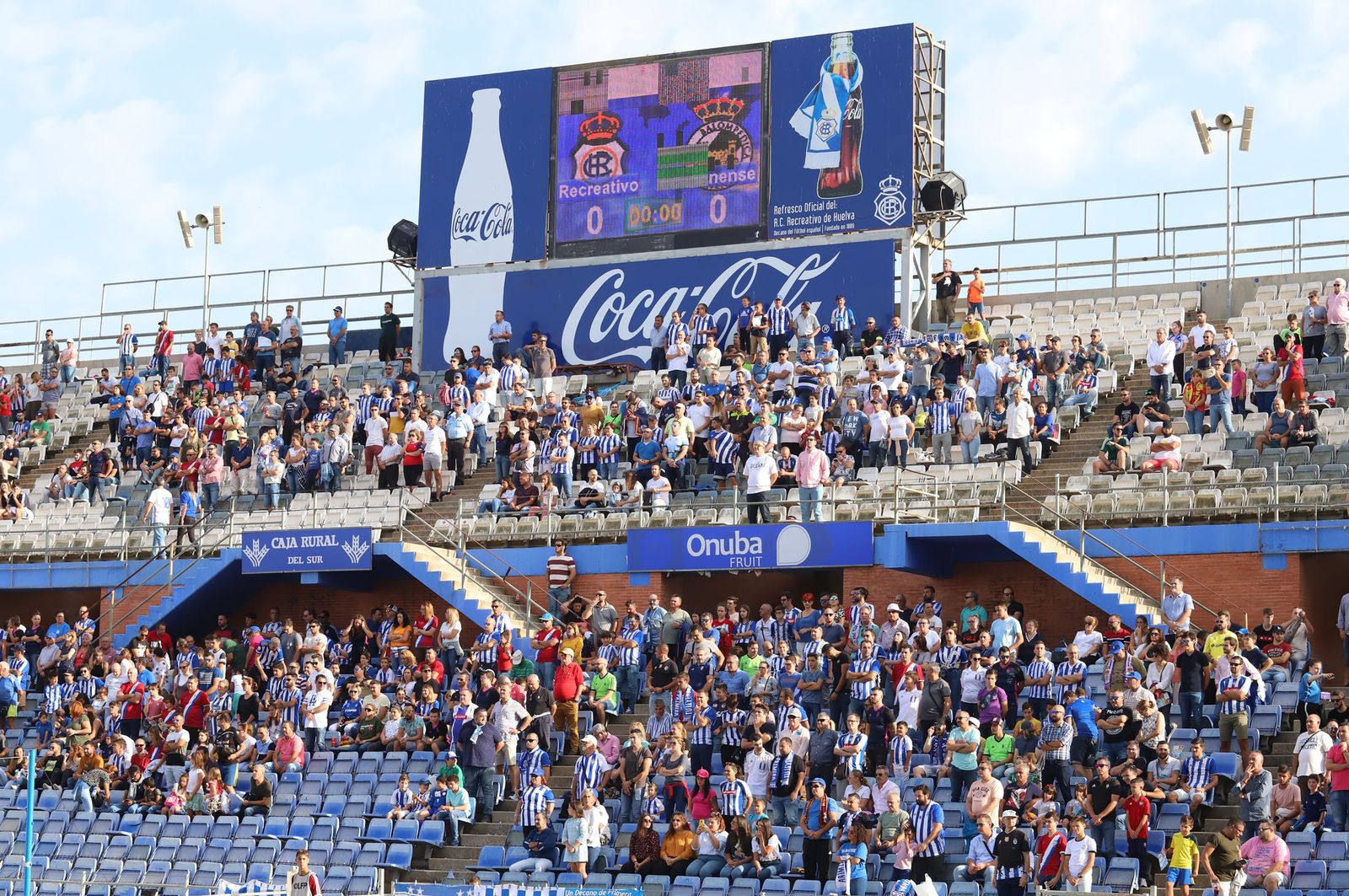 Imágenes del ambiente en el Estadio Nuevo Colombino