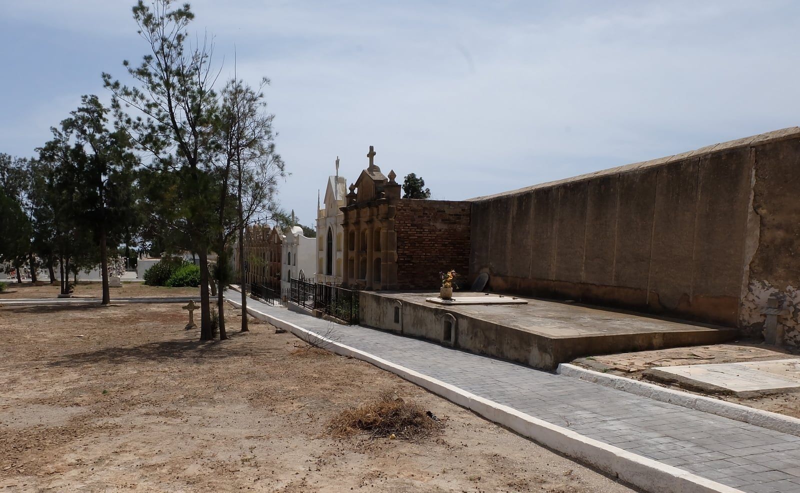 Visita nocturna al cementerio antiguo de Vera