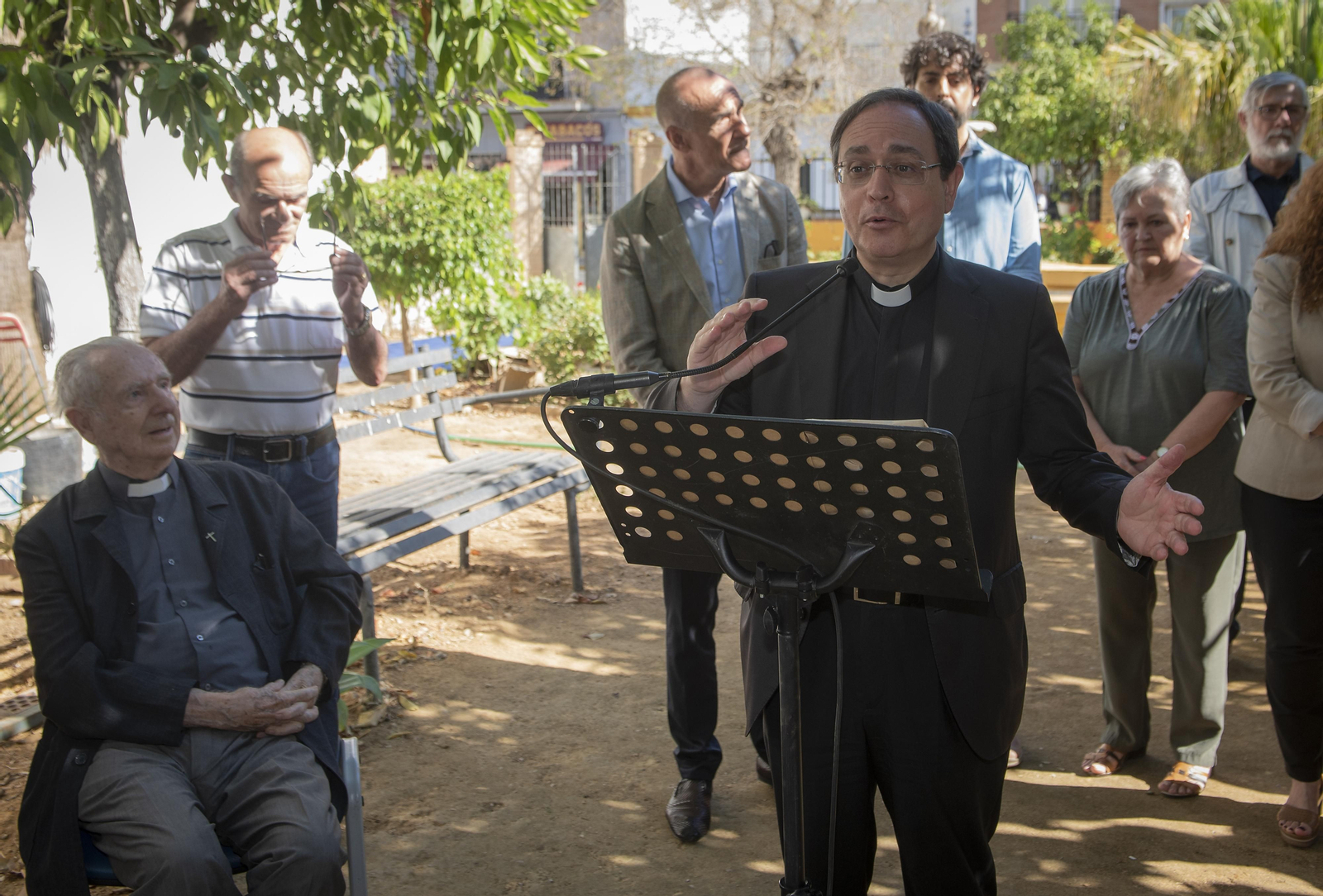 Las imágenes de la inauguración de los jardines del párroco D. Pedro Ybarra