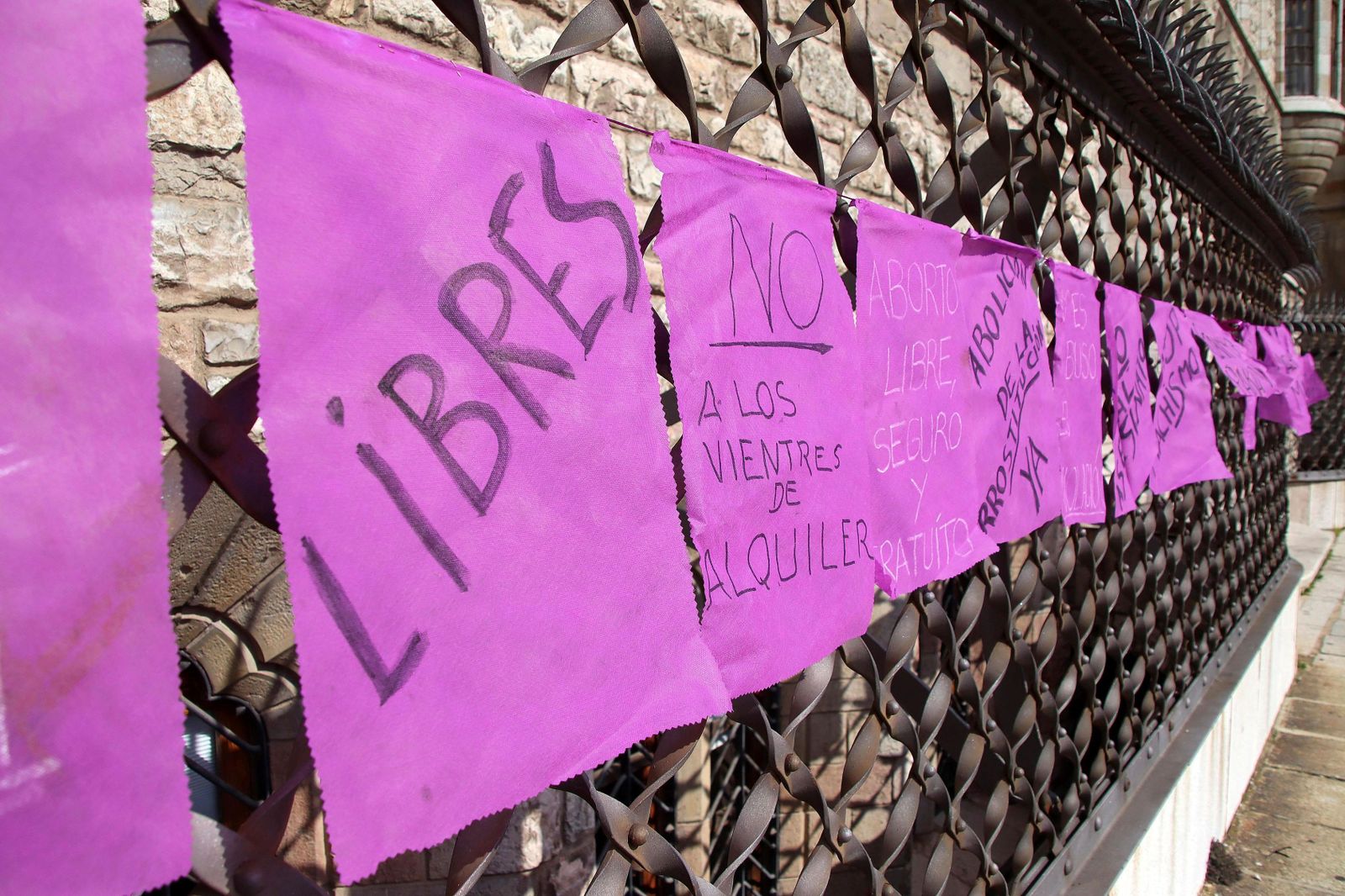 El 8M se celebra marcado por las prohibiciones en Madrid y las medidas Covid