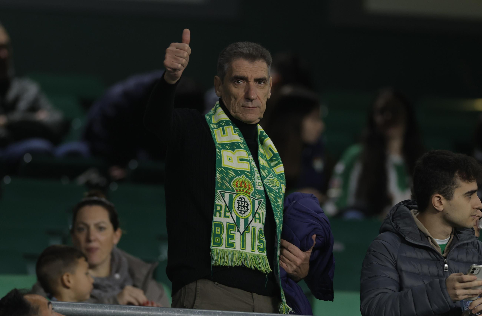 Búscate en las fotos del Betis - Helsinki