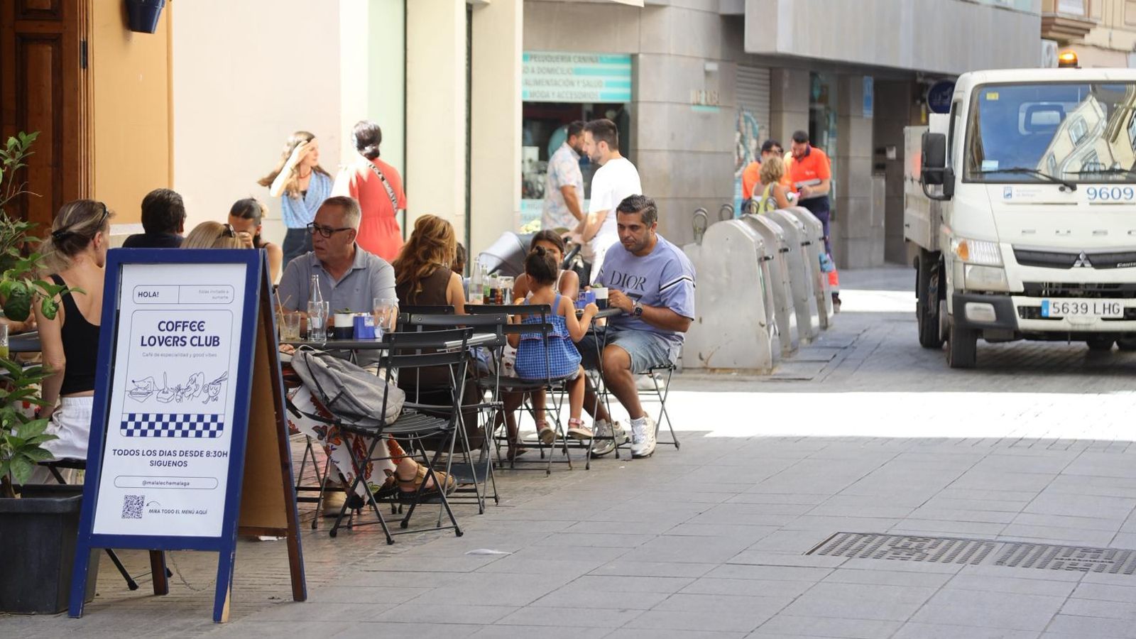 La terraza del restaurante El Trillo ya estaba llena y lista para dar cenas a las siete de la tarde.