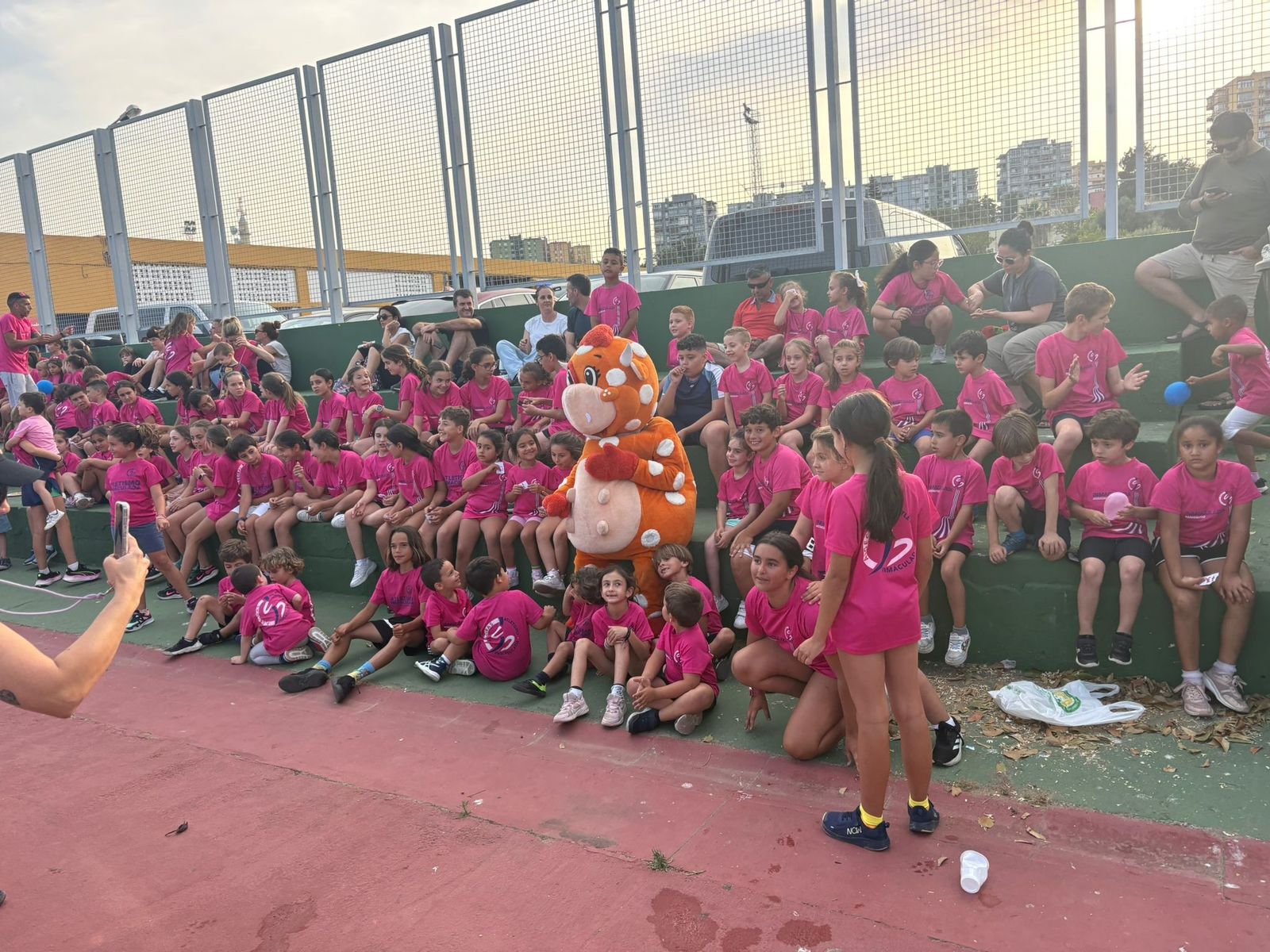 Las escuelas municipales de atletismo de Algeciras celebran su fiesta de clausura