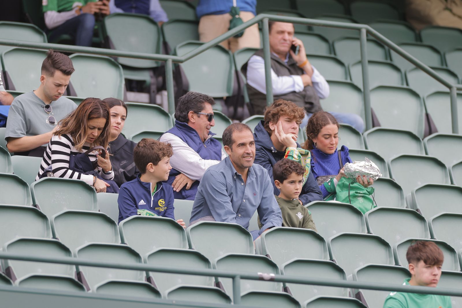 Búscate en las fotos del Betis-Osasuna