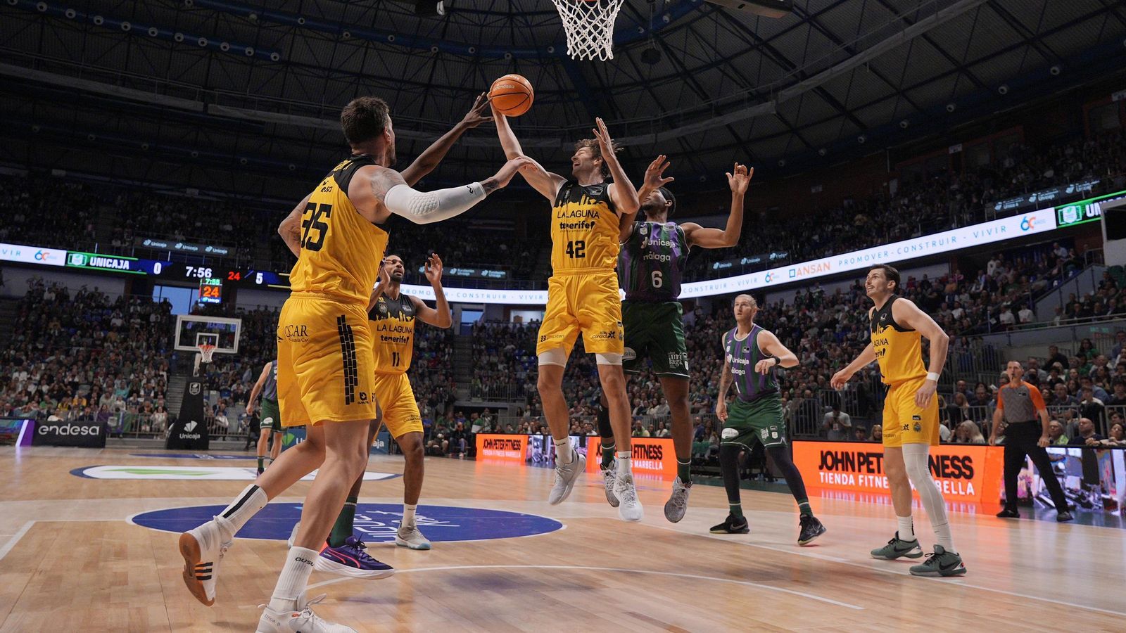 El Unicaja-La Laguna Tenerife, en fotos