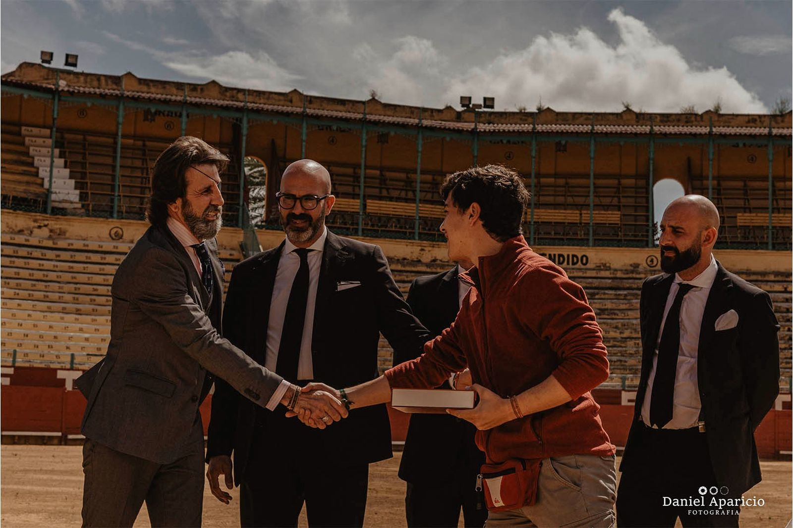 Homenaje a Juan José Padilla de los cargadores de la Hermandad de Fátima