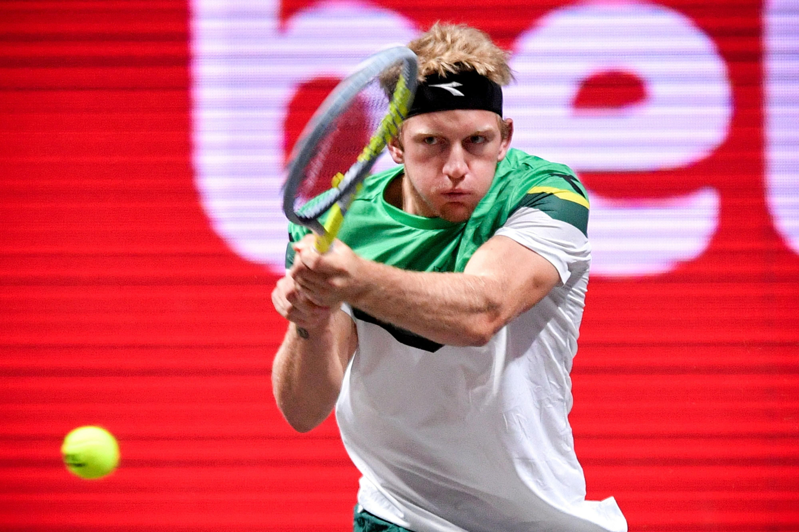 Davidovich golpea de revés en Colonia.