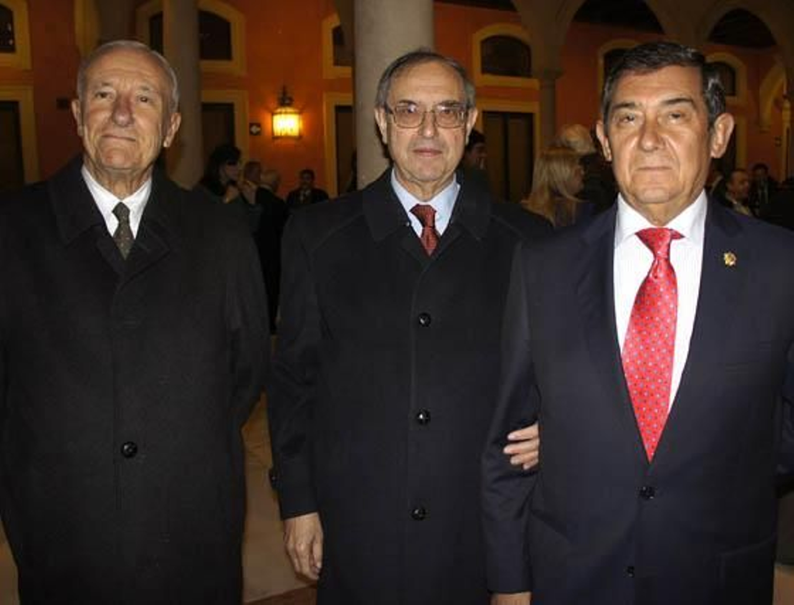 Enrique Carmona, el magistrado Guillermo Jiménez y el general de brigada en la reserva de la Guardia Civil, José Píriz.

Foto: Victoria Ramírez