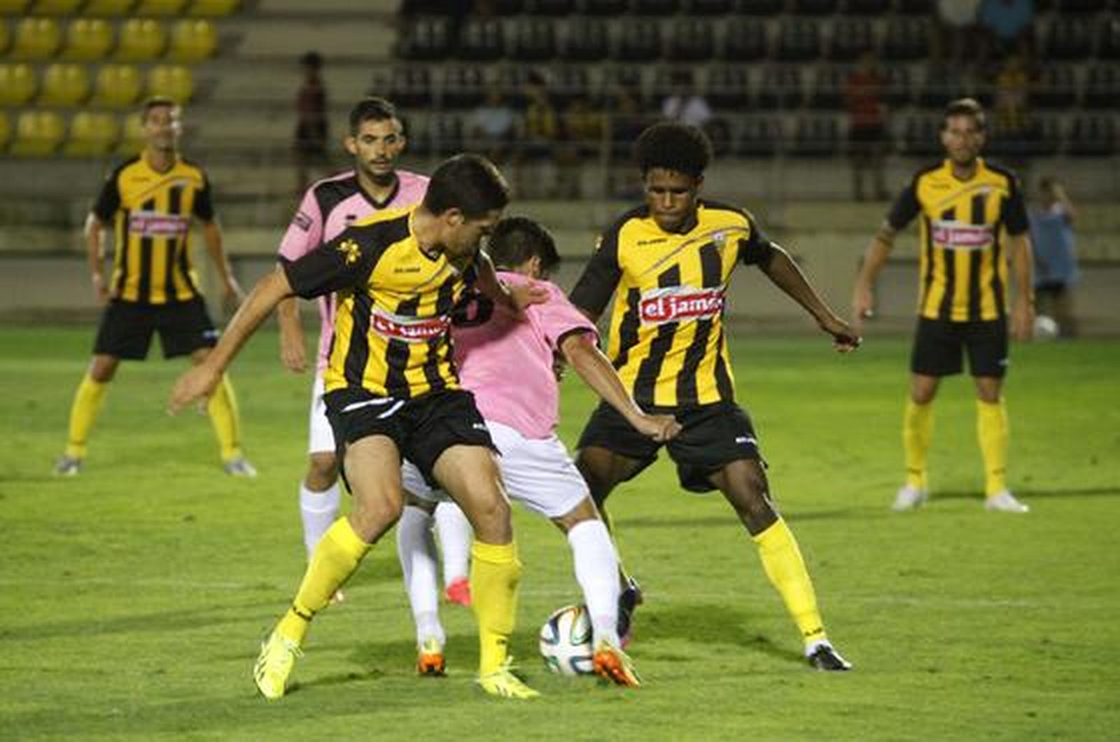 El Cádiz elimina al San Roque de Lepe (0-3) en la Copa del Rey con una imagen muy convincente

Foto: Dani Gomez
