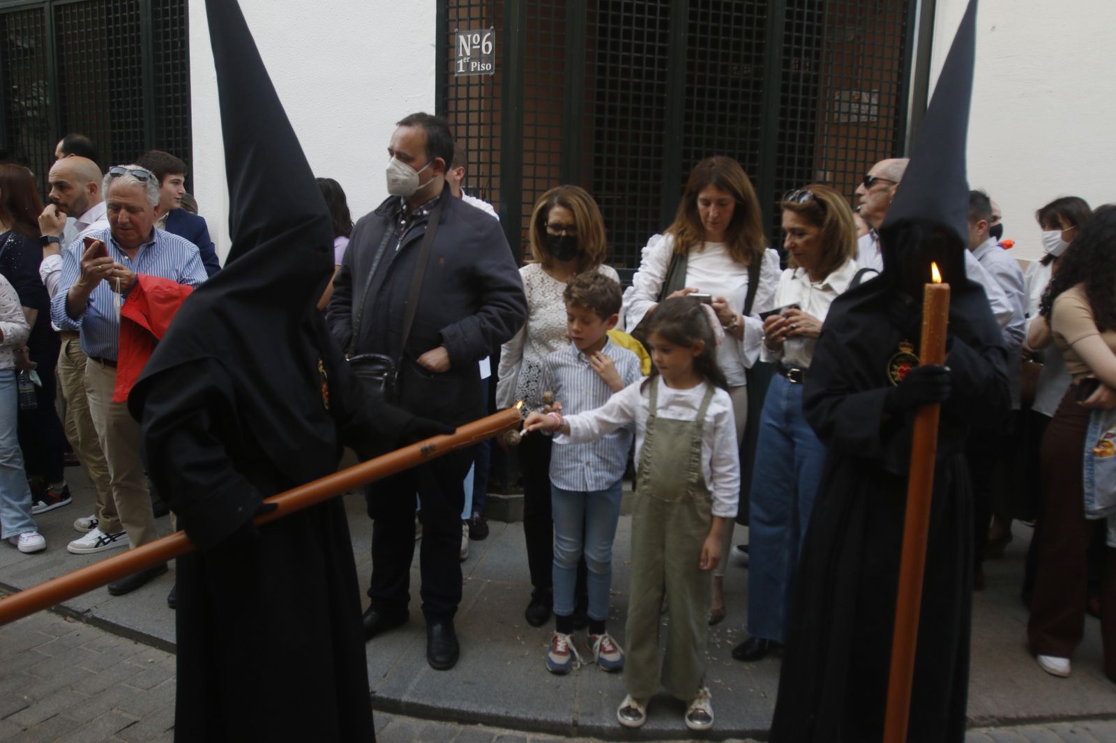 Viernes Santo en Córdoba: la procesión de los Dolores, en imágenes