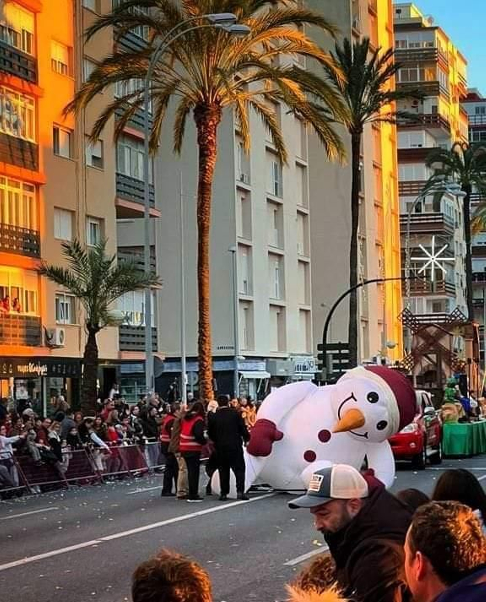 Imagen del muñeco de nieves antes de la salida de la Cabalgata