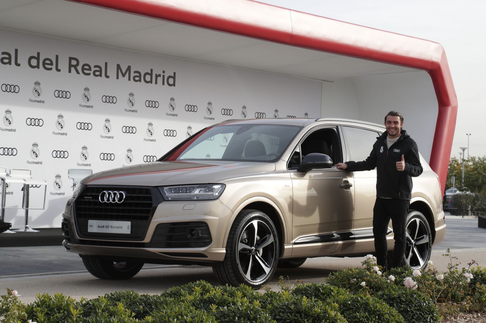 Los nuevos coches de la plantilla del Real Madrid, foto a foto