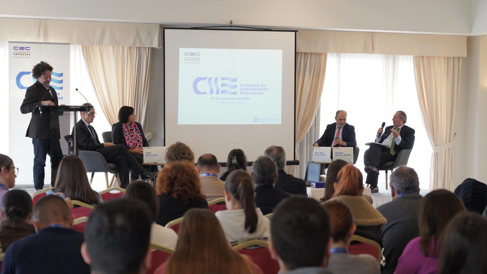 Mesa redonda durante el congreso