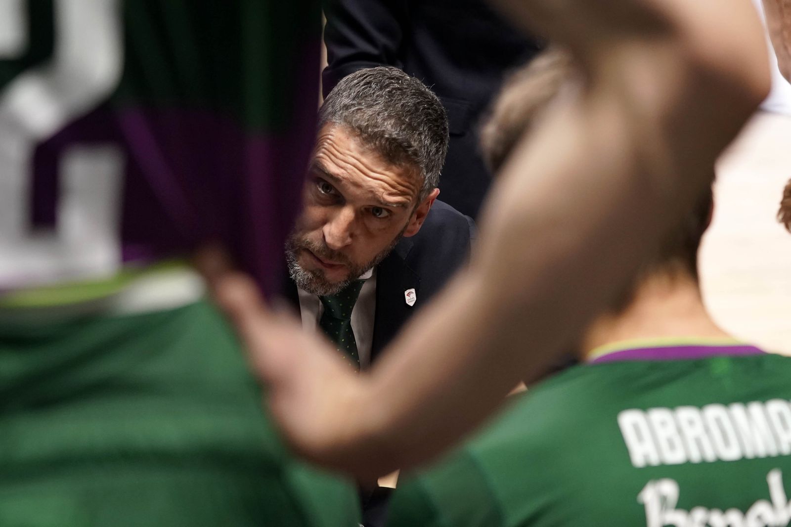Ibon Navarro, en un tiempo muerto con Unicaja.