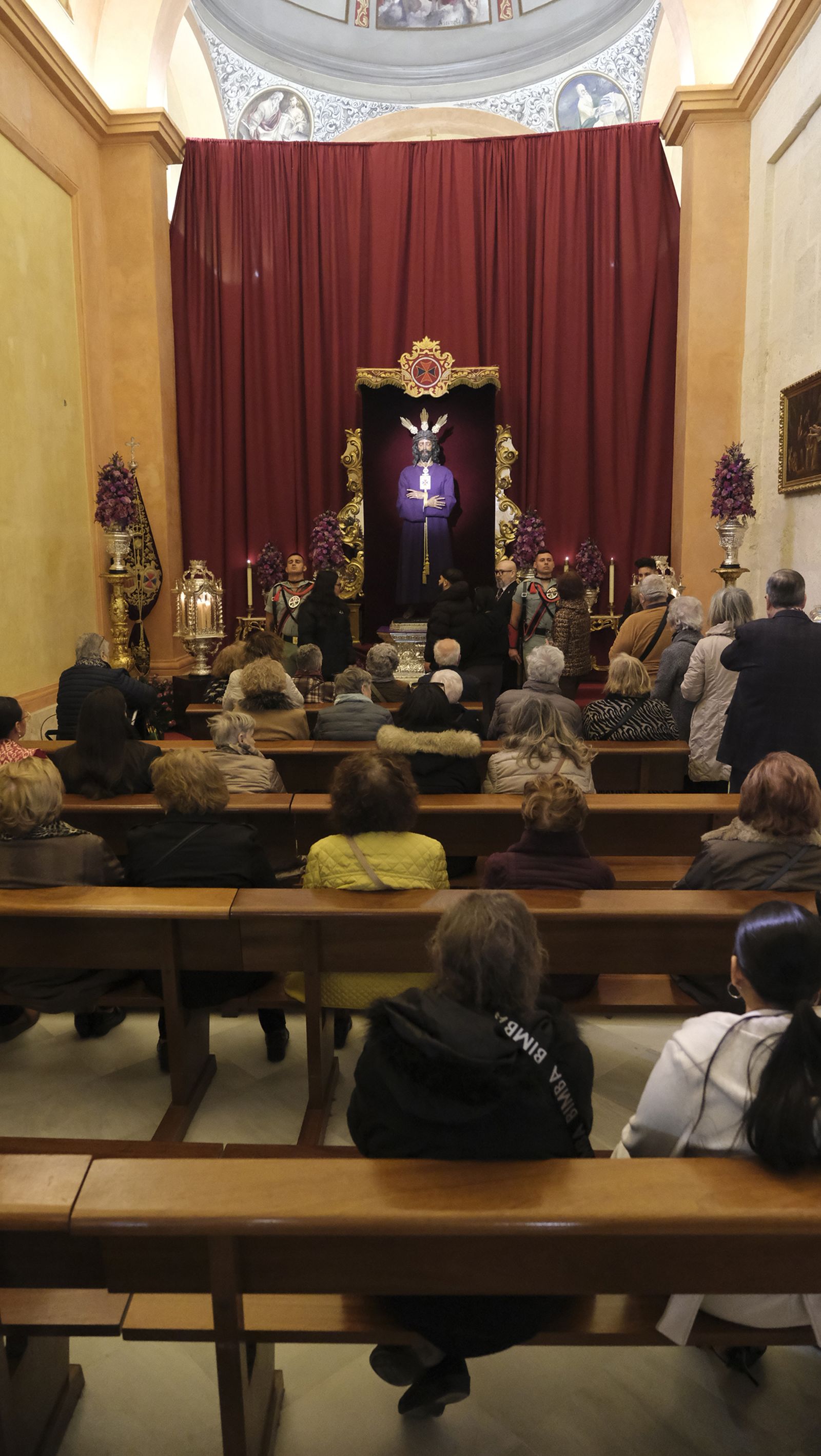 El besapiés del Cristo de Medinaceli en imágenes