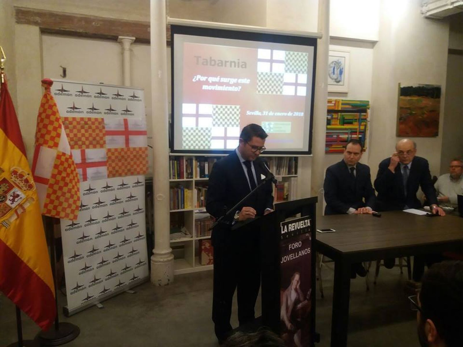 Público asistente en el acto organizado por el Club de Debates Melchor de Jovellanos.