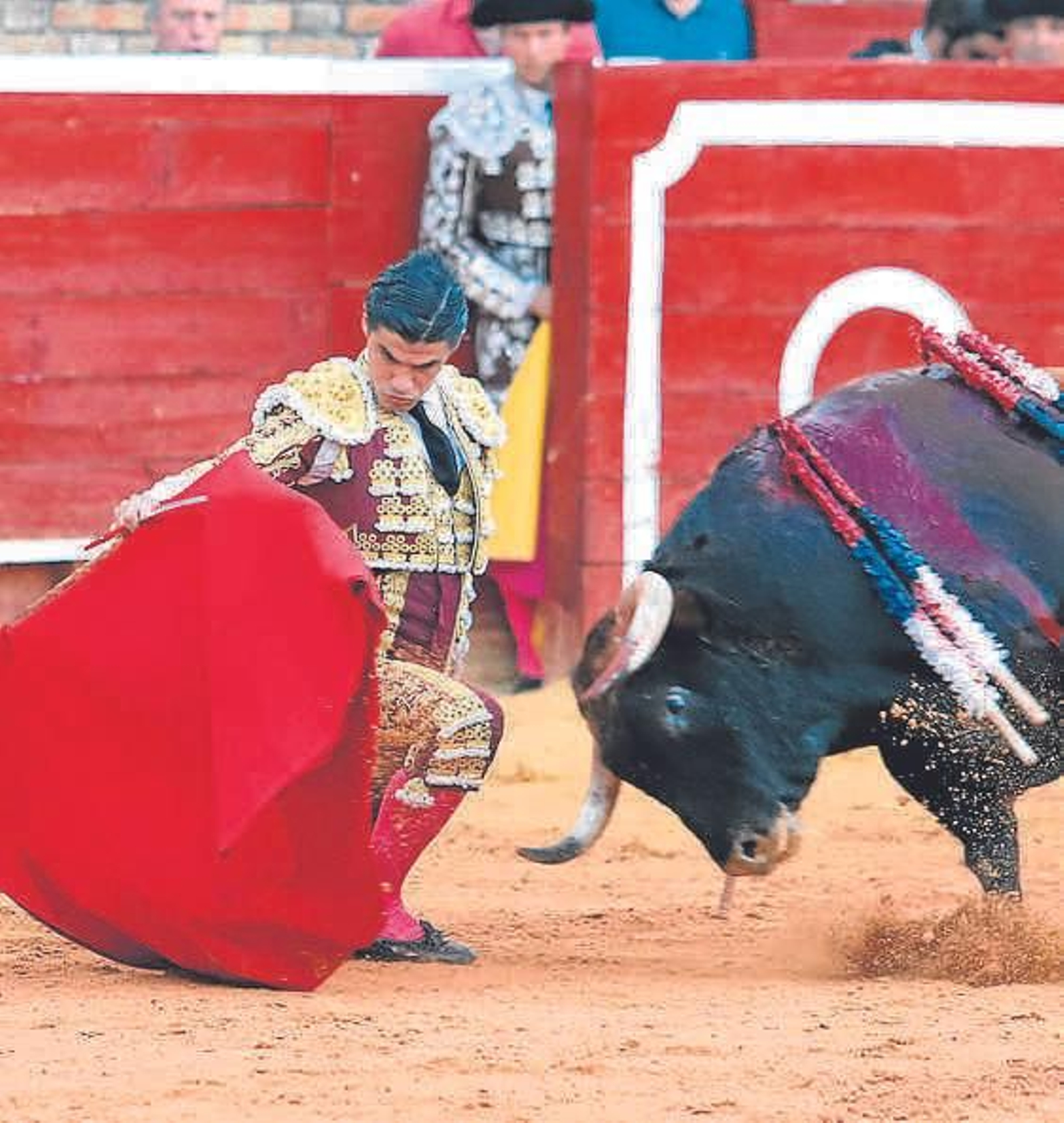 Pablo Aguado hará el paseíllo montera en mano el sábado. Pablo Aguado hará el paseíllo montera en mano el sábado.