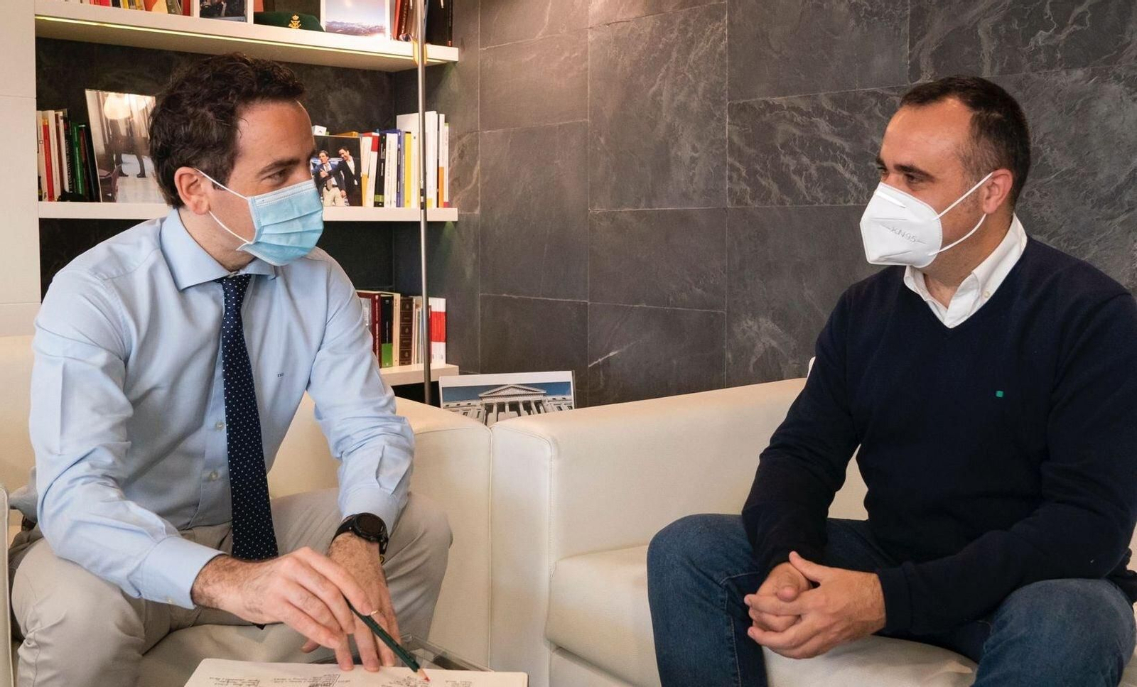 Primarias en el PP de Granada: un café con Teo